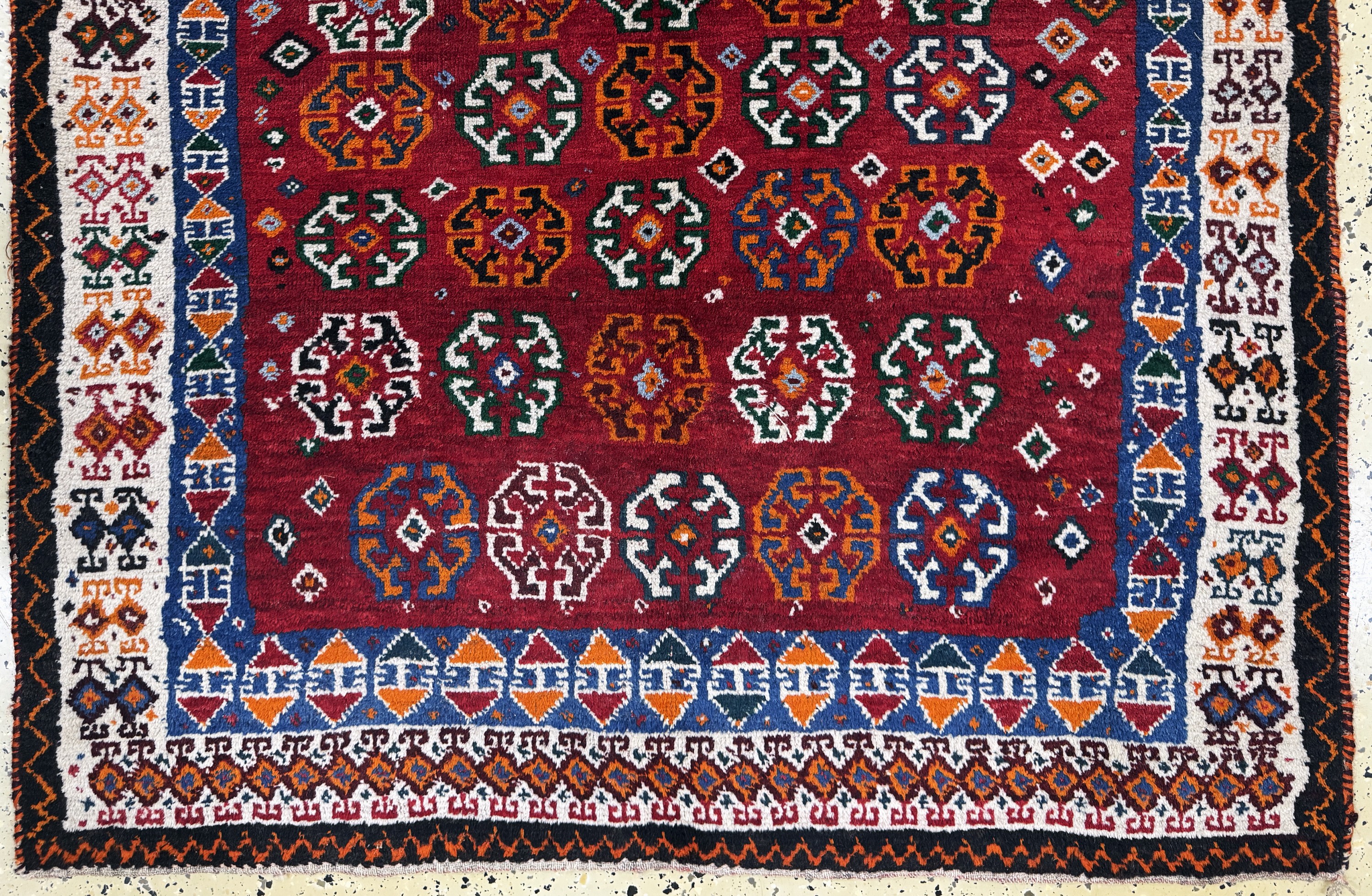 Detail b: Gabbeh alt, Persien, Mitte 20.Jhd, Wolle auf Wolle, ca. 180 x 127 cm, EHZ: 2