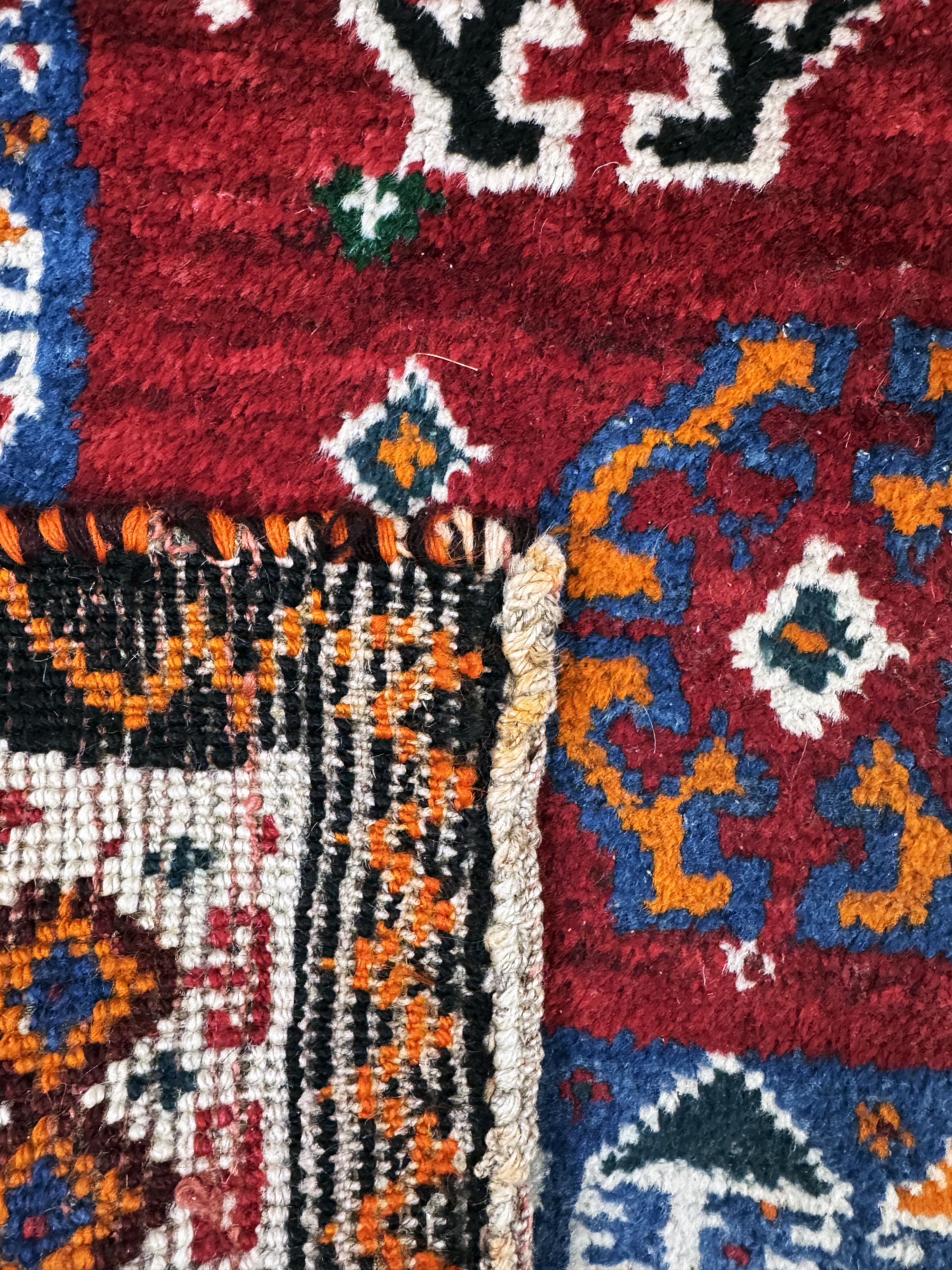 Detail e: Gabbeh alt, Persien, Mitte 20.Jhd, Wolle auf Wolle, ca. 180 x 127 cm, EHZ: 2