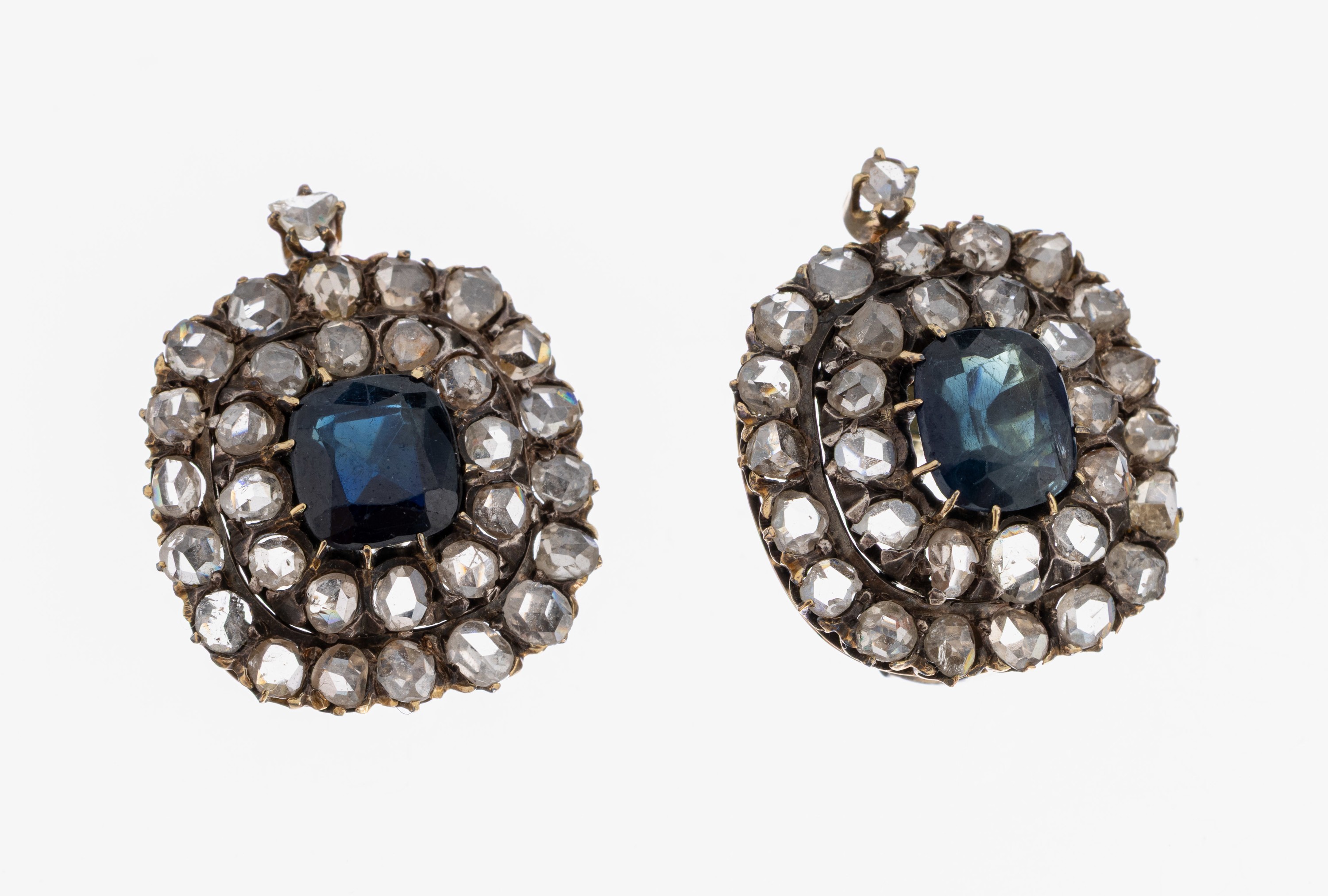 Image 27058170 - Paar 18 kt Gold Saphir-Diamant-Ohrstecker, um 1890, GG 750/000 gepr., schauseitig ...