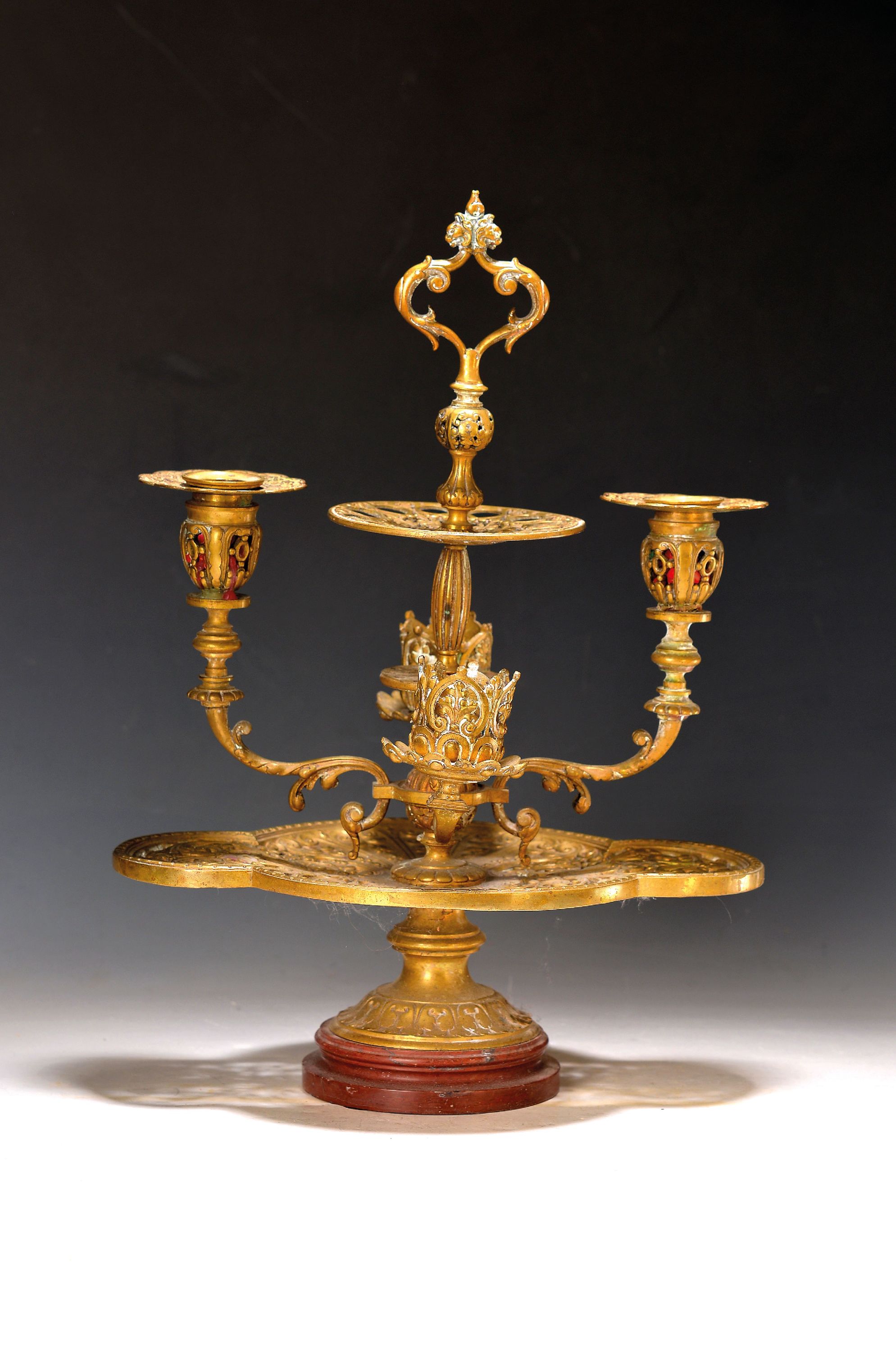 Image 27058176 - Leuchter/Tafelaufsatz, Frankreich, um 1880/90, Messing, zwei Brennstellen, Mittelteil ...