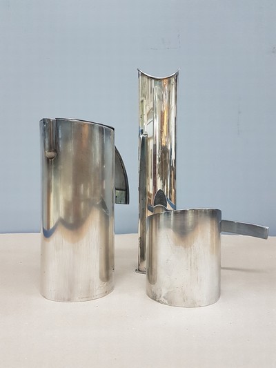 27058146a - Kaffeekanne, Sahnegießer und Vase, Sabattini, Italien, Entwurf Lino Sabattini 1971, ...