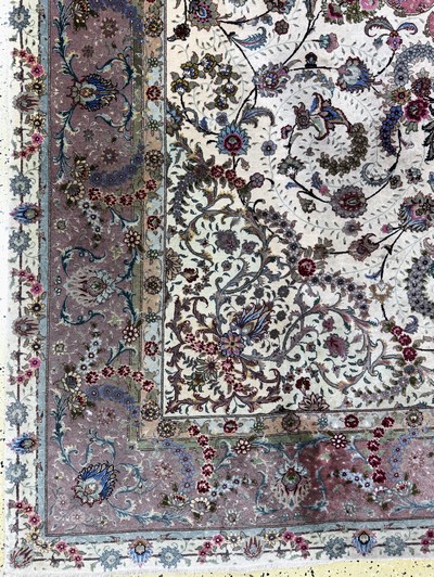 27058150b - Täbriz fein(60 Raj), Persien, Ende 20.Jhd, Korkwolle mit und auf Seide, ca. 302 x 200 ...