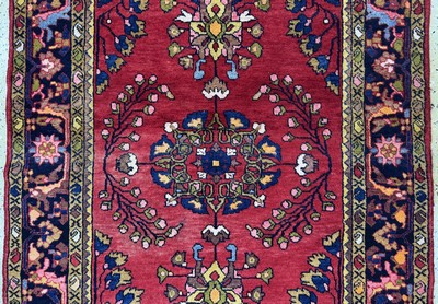 27058155b - Lilian, Persien, Mitte 20.Jhd, Wolle auf Baumwolle, ca. 259 x 137 cm, EHZ: 2 ...