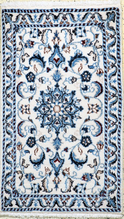 Image Nain, Persien, Neuwertig, Wolle auf Baumwolle, ca. 97 x 58 cm Schätzpreis: 150, - EUR