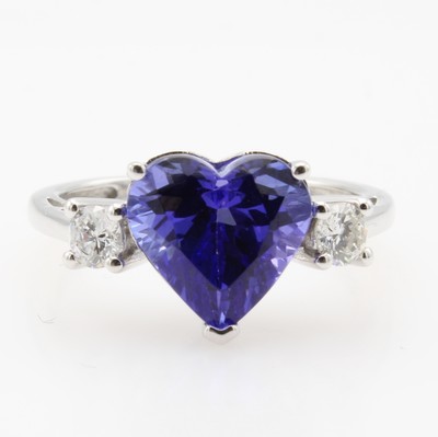 27058484b - Ring mit Tansanit und Brillanten, WG 585/000, Tansanitherz ca. 4 ct, 2 Brill. zus. ca. ...