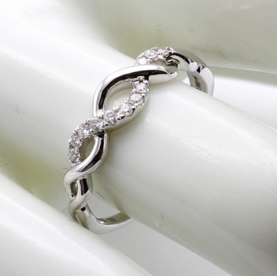 27058485a - Ring mit Brillanten, WG 750/000, z.T. in gedrehter Optik, Brill. zus. ca. 0.12 ct feines ...