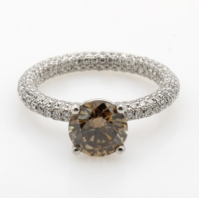 Image Ring mit Brillanten, WG 750/000, Solitär ca.2.10 ct Braun/si, Ringschiene komplett bes. ...
