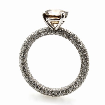 27058488a - Ring mit Brillanten, WG 750/000, Solitär ca. 2.10 ct Braun/si, Ringschiene komplett ...