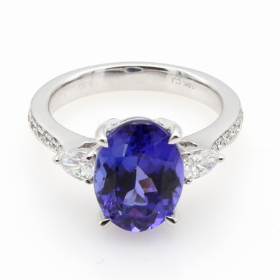 27058495a - Ring mit Tansanit, Diamanten und Brillanten, WG 750/000, ovaler Tansanit ca. 5.53 ct, 2 ...