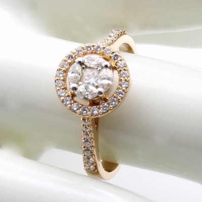 27058497a - Ring mit Diamanten und Brillanten, RG 750/000, Diam. im Princess-Cut ca. 0.08 ct, 4 ...