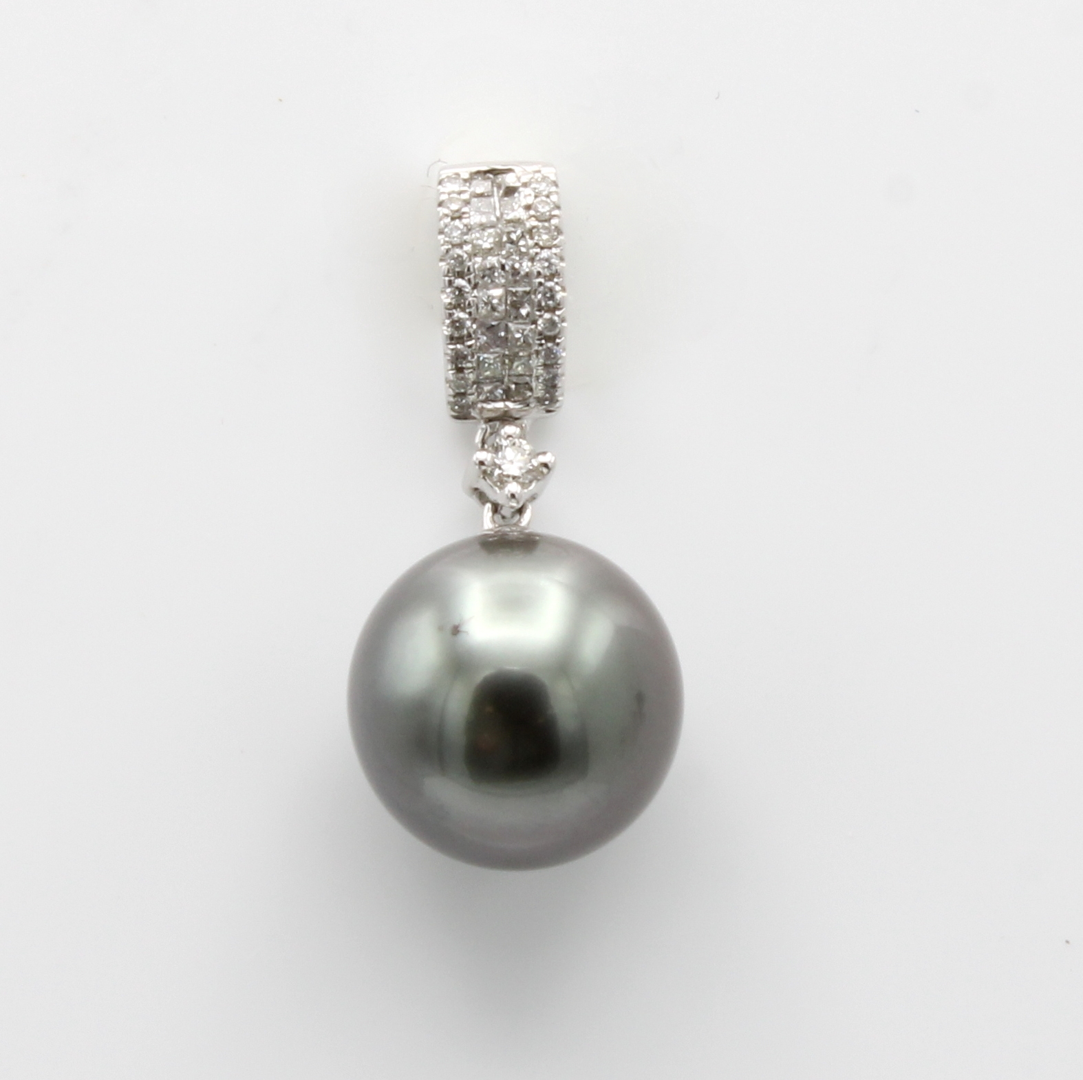 Image 27058514 - Anhänger mit Tahitizuchtperle, Diamanten und Brillanten, WG 750/000, 16 Diam. im ...