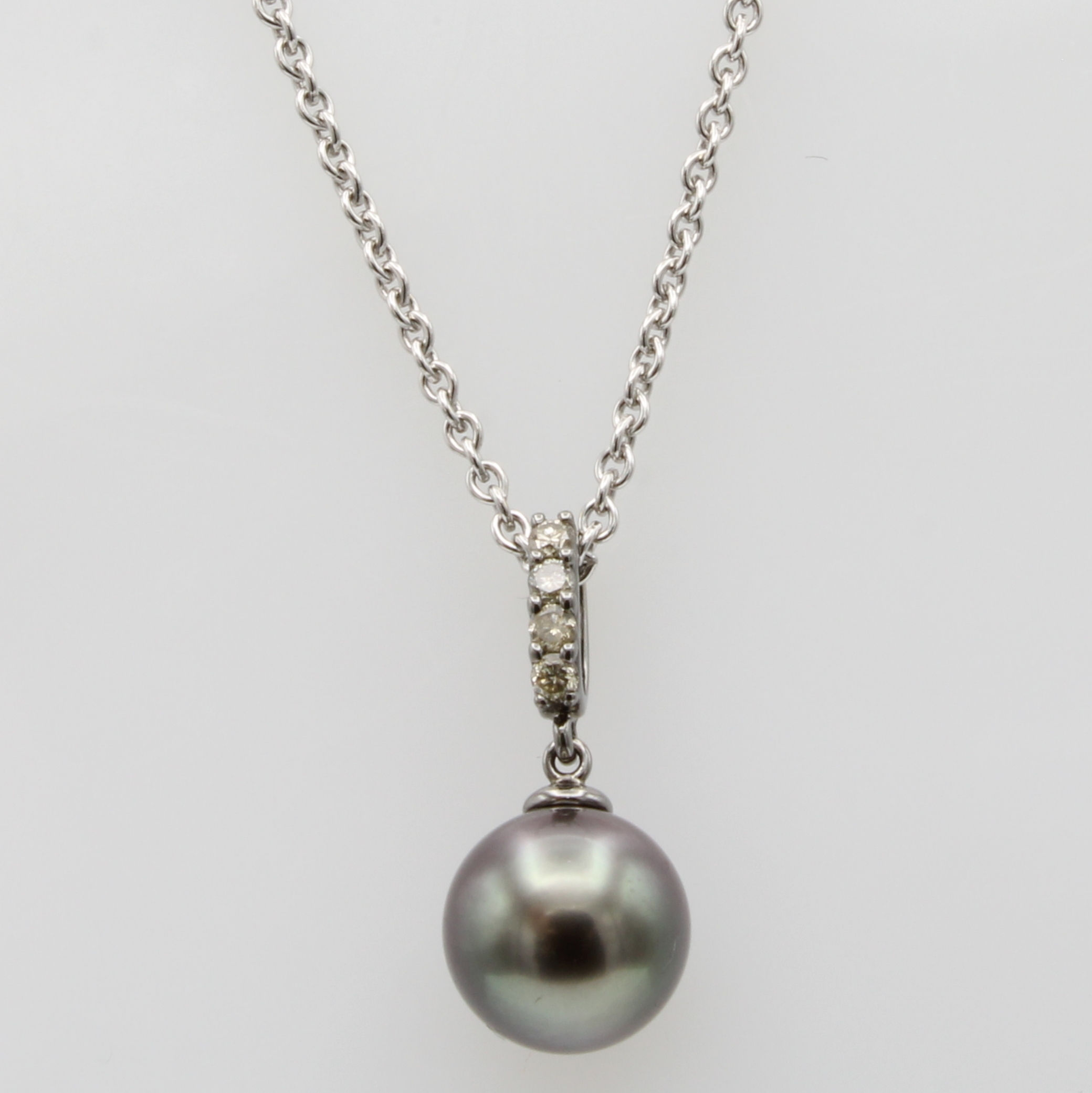 Image 27058523 - Anhänger mit Tahitiperle und Brillanten an Kette, WG 750/000, dunkle, grau-grüne Perle ...