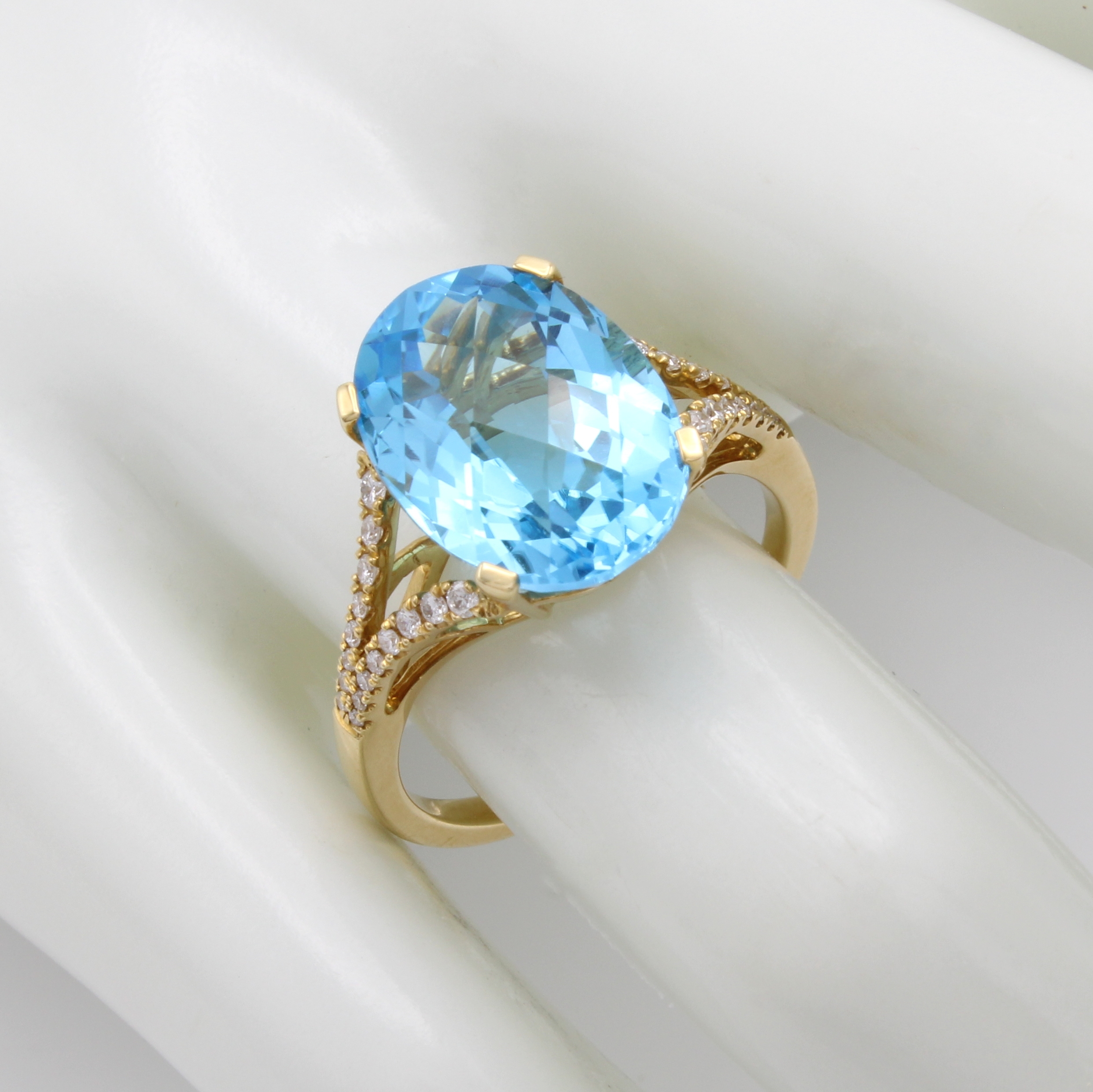 Image 27058525 - Ring mit Blautopas und Brillanten, GG 750/000, geteilte Ringschultern, fac., ovaler ...