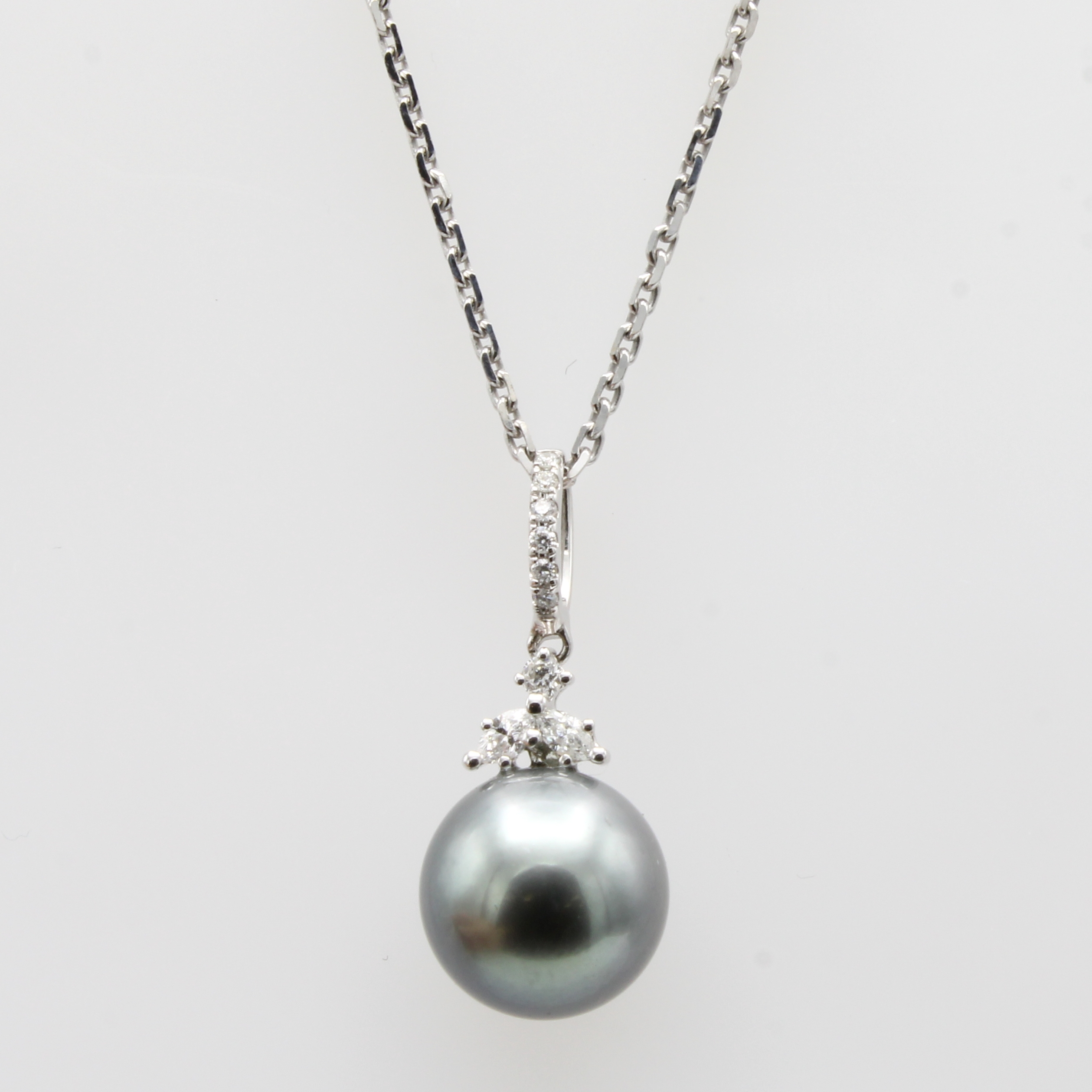 Image 27058527 - Anhänger mit Tahitiperle, Brillanten und Diamanten an Kette, WG 750/000, hellgrüne ...