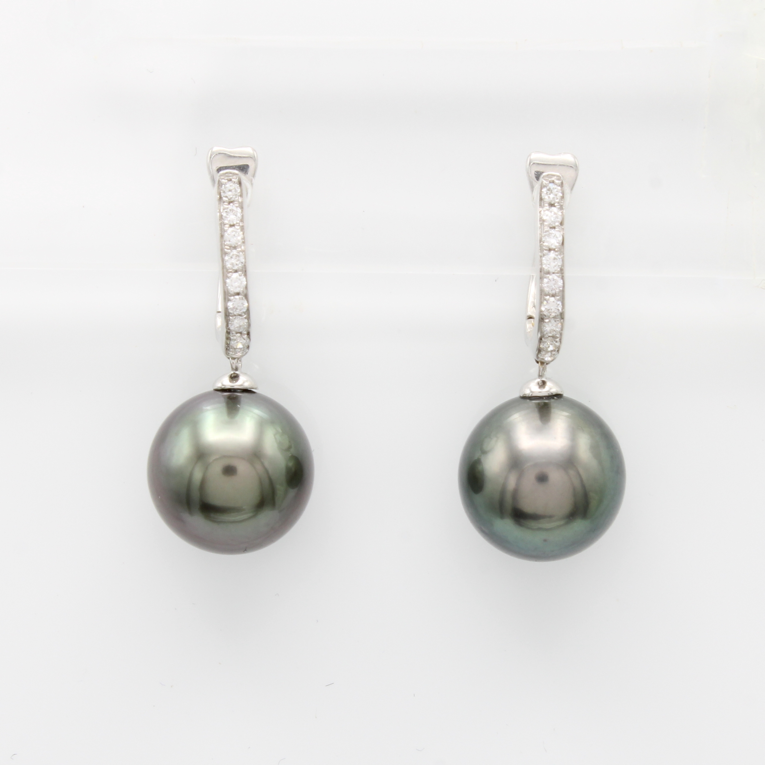 Image 27058530 - Paar Ohrgehänge mit Tahitiperlen und Brillanten, WG 750/000, 2 dunkelgrüne Perlenca. ...