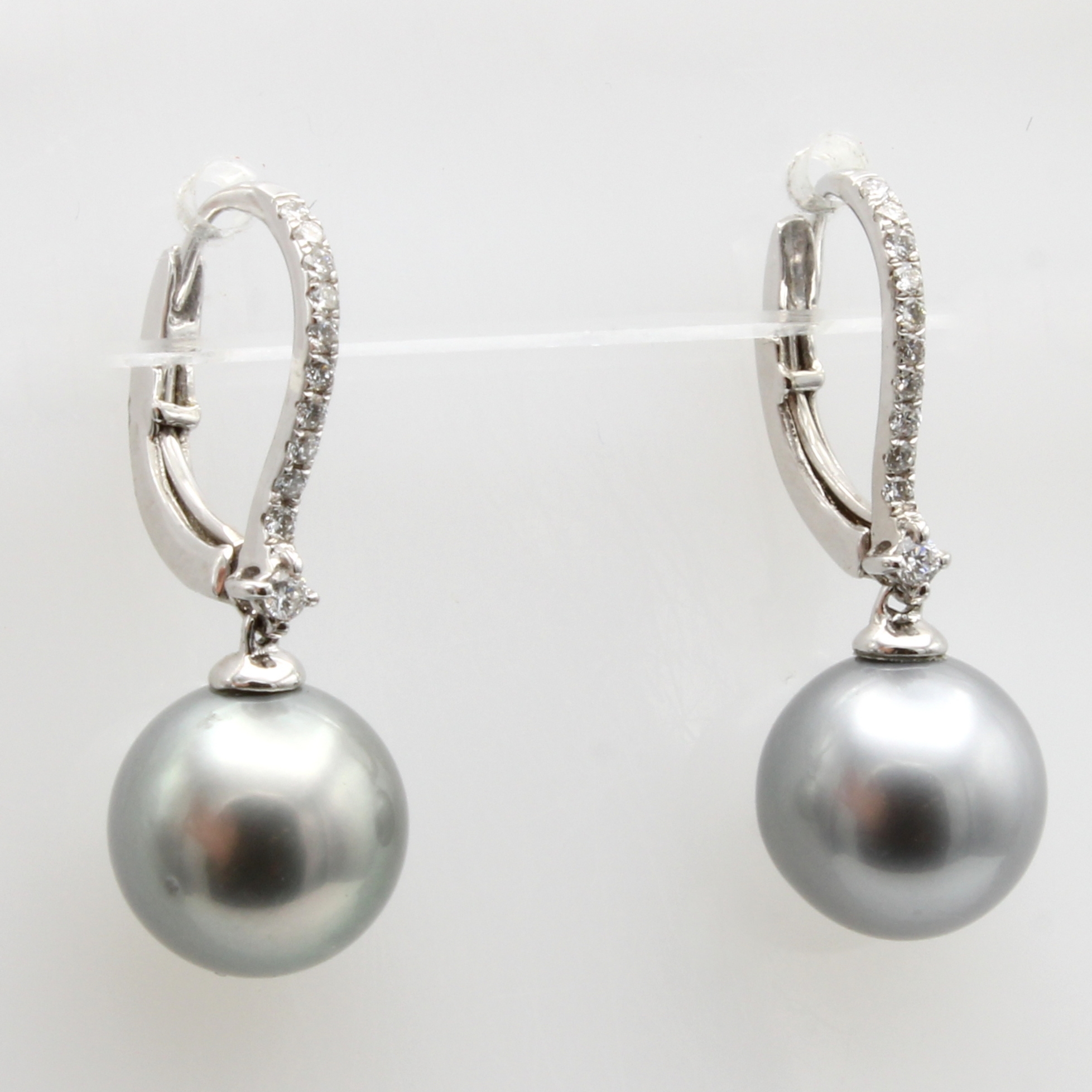 Image 27058536 - Paar Ohrboutons mit Tahitiperlen und Brillanten, WG 750/000, 2 hellgraue Perlen ca. 9.5 ...