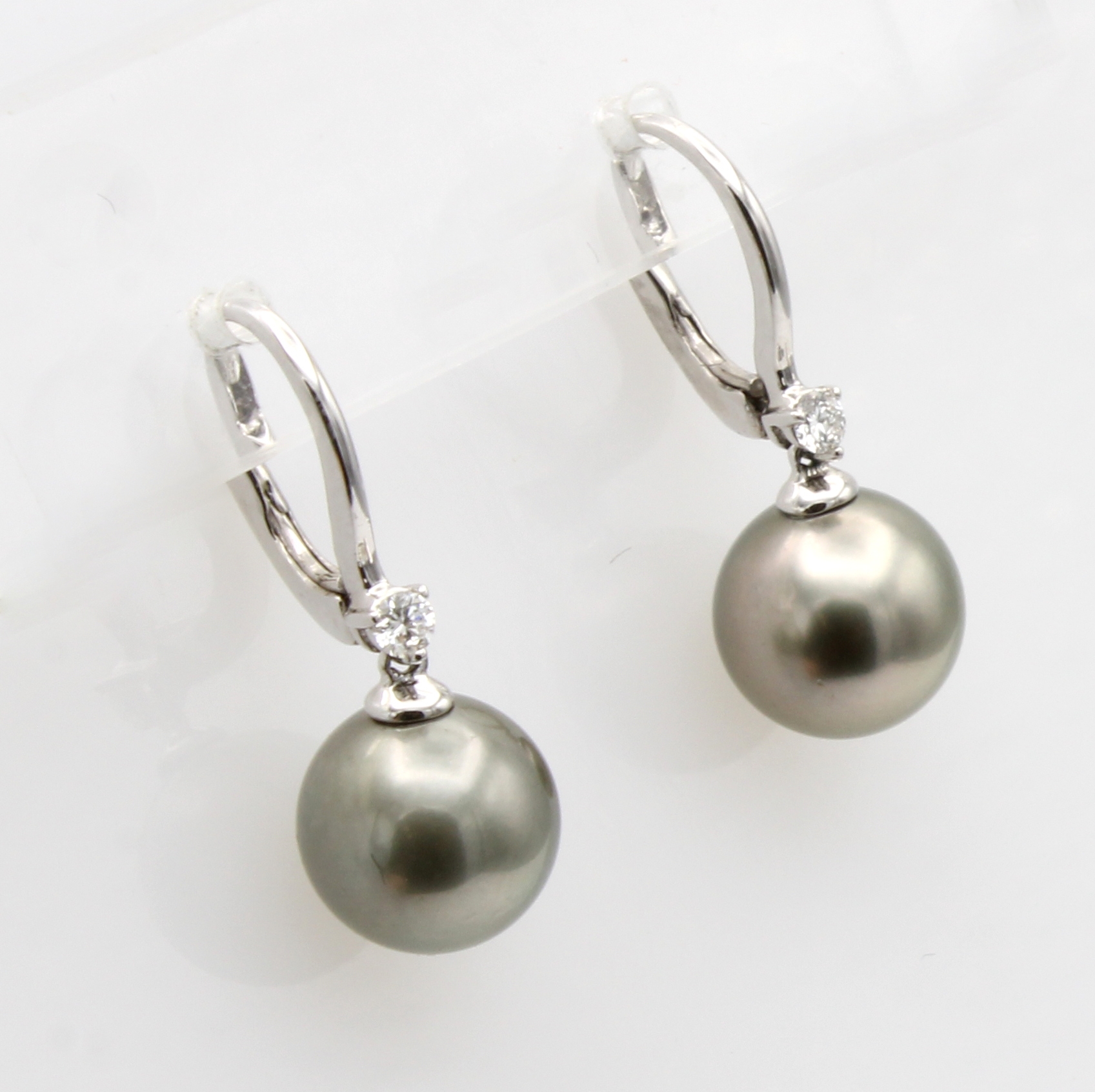 Image 27058540 - Paar Ohrgehänge mit Tahitiperlen und Brillanten, WG 750/000, 2 graue Perlen ca. 9mm, 2 ...