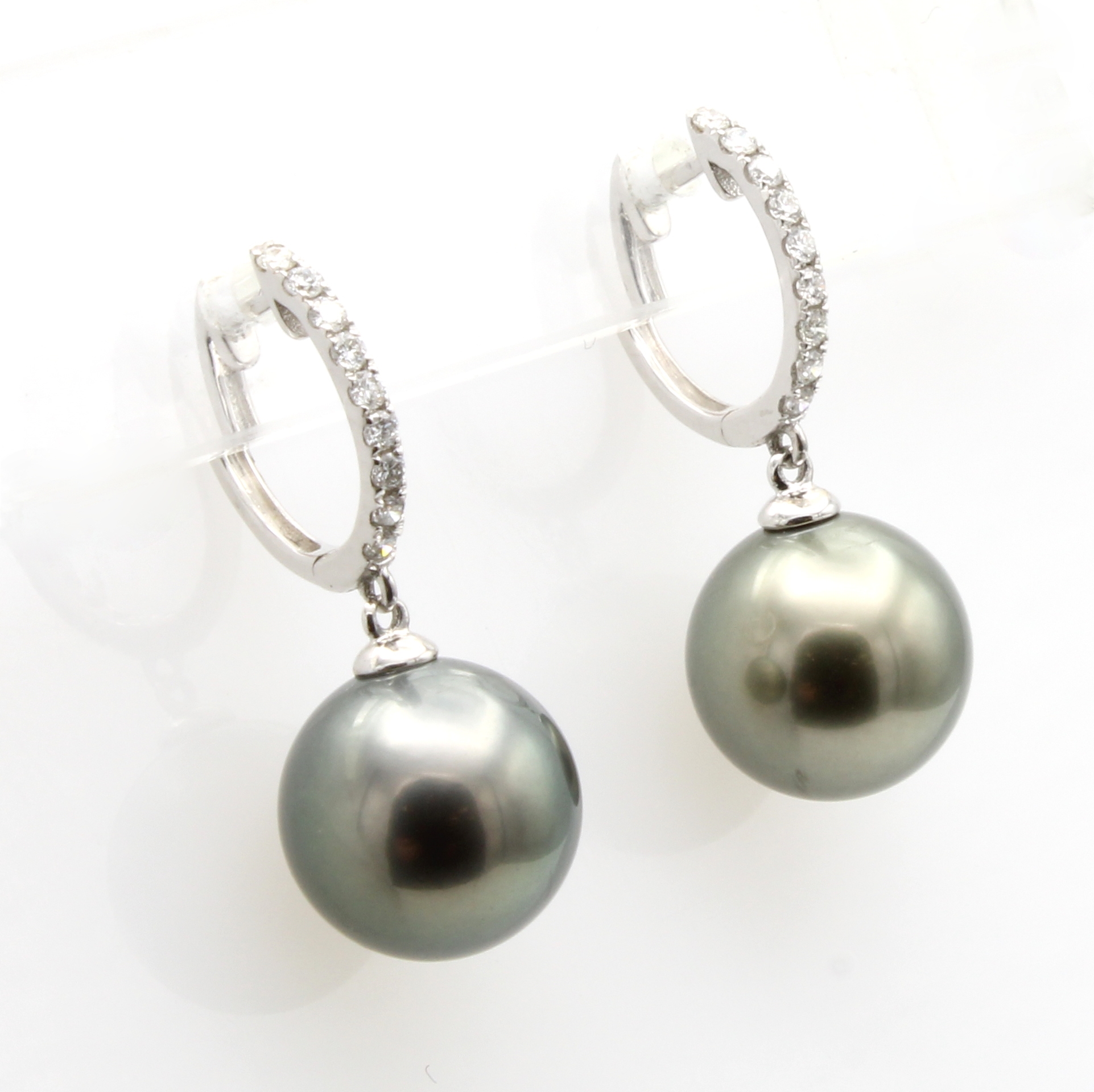 Image 27058543 - Paar Klappcreolen mit Tahitiperlen und Brillanten, WG 750/000, 2 dunkelgrüne-graue ...