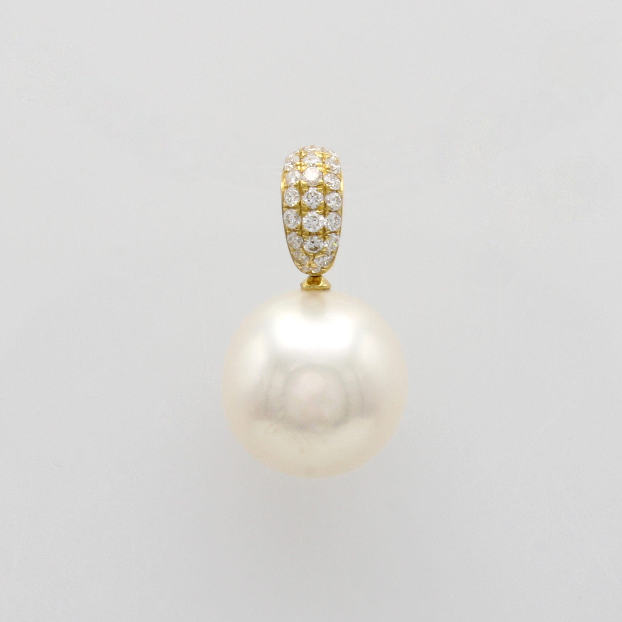 Image 27058546 - Anhänger mit Perle und Brillanten, GG 750/ 000, weiße Süßwasserperle m. roséfarb. ...