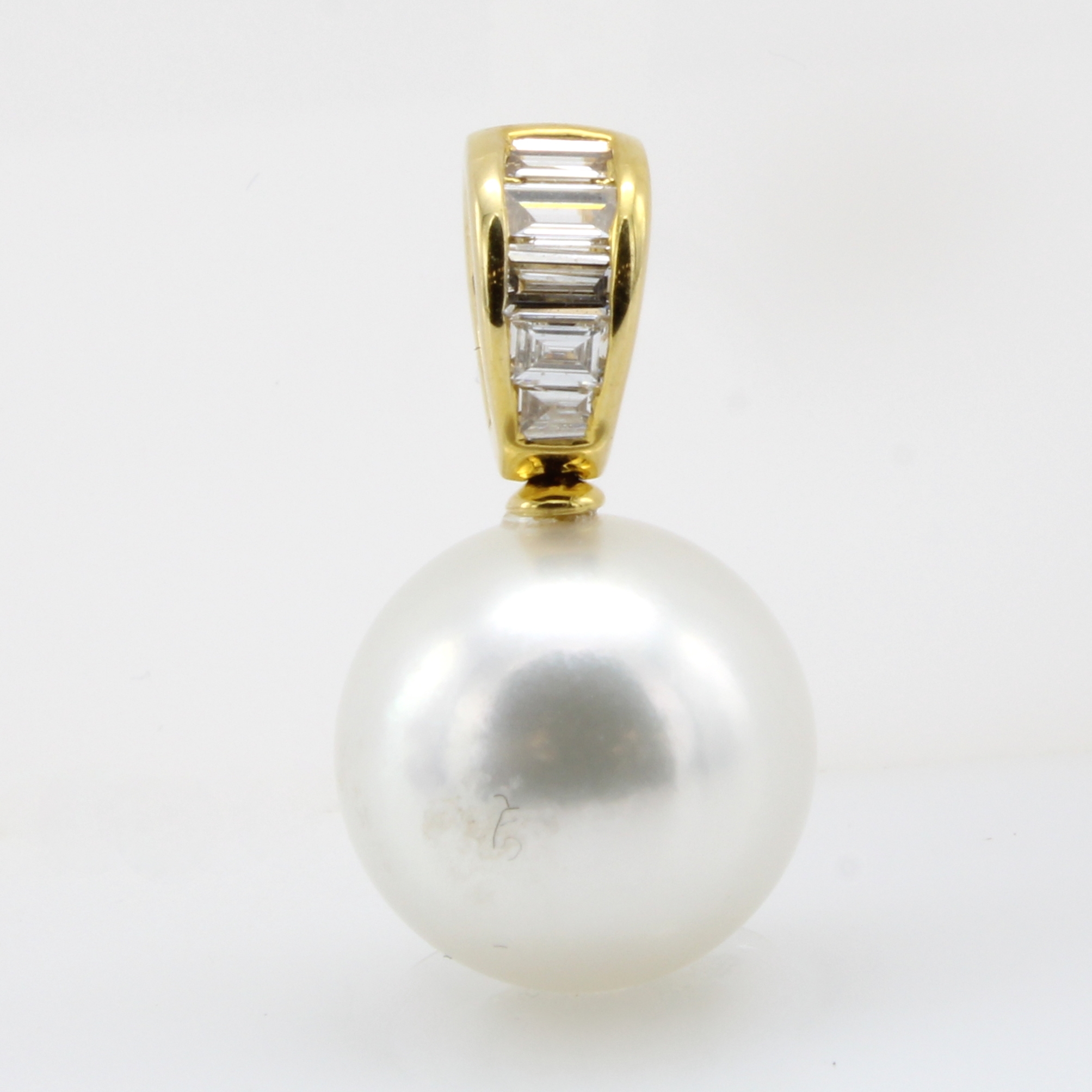 Image 27058550 - Anhänger mit Südseeperle und Diamanten, GG 750/000, weiße Perle ca. 11 mm, 5 Diamant- ...