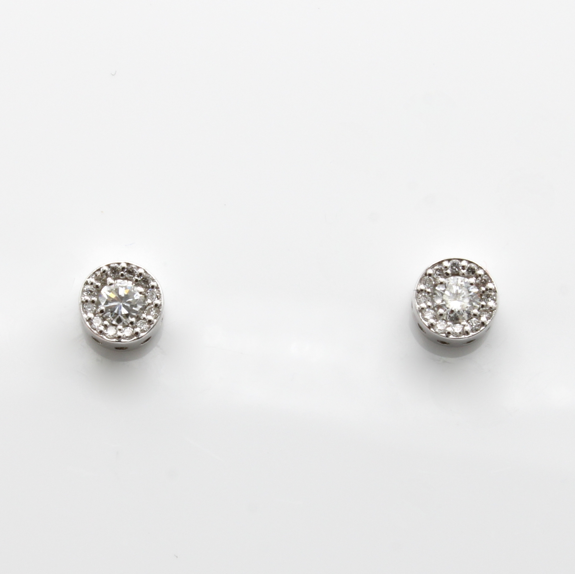 Image 27058565 - Paar Ohrstecker mit Brillanten, WG 750/000, 26 Brill. zus. ca. 0.22 ct feines Weiß/si, ...