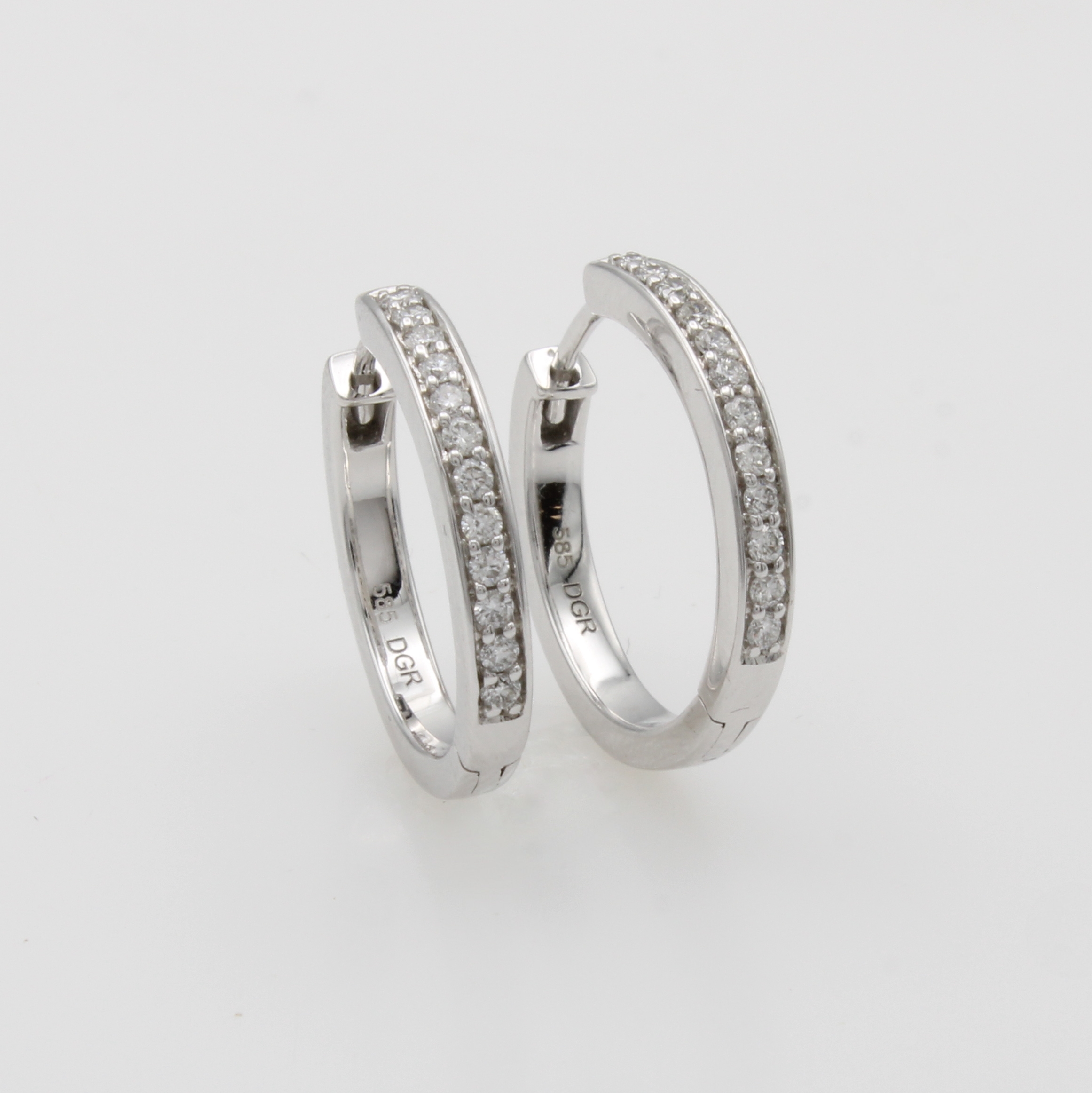 Image 27058566 - Paar Creolen mit Brillanten, WG 585/000, 24 Brill. zus. ca. 0.24 ct feines Weiß/si, D. ...