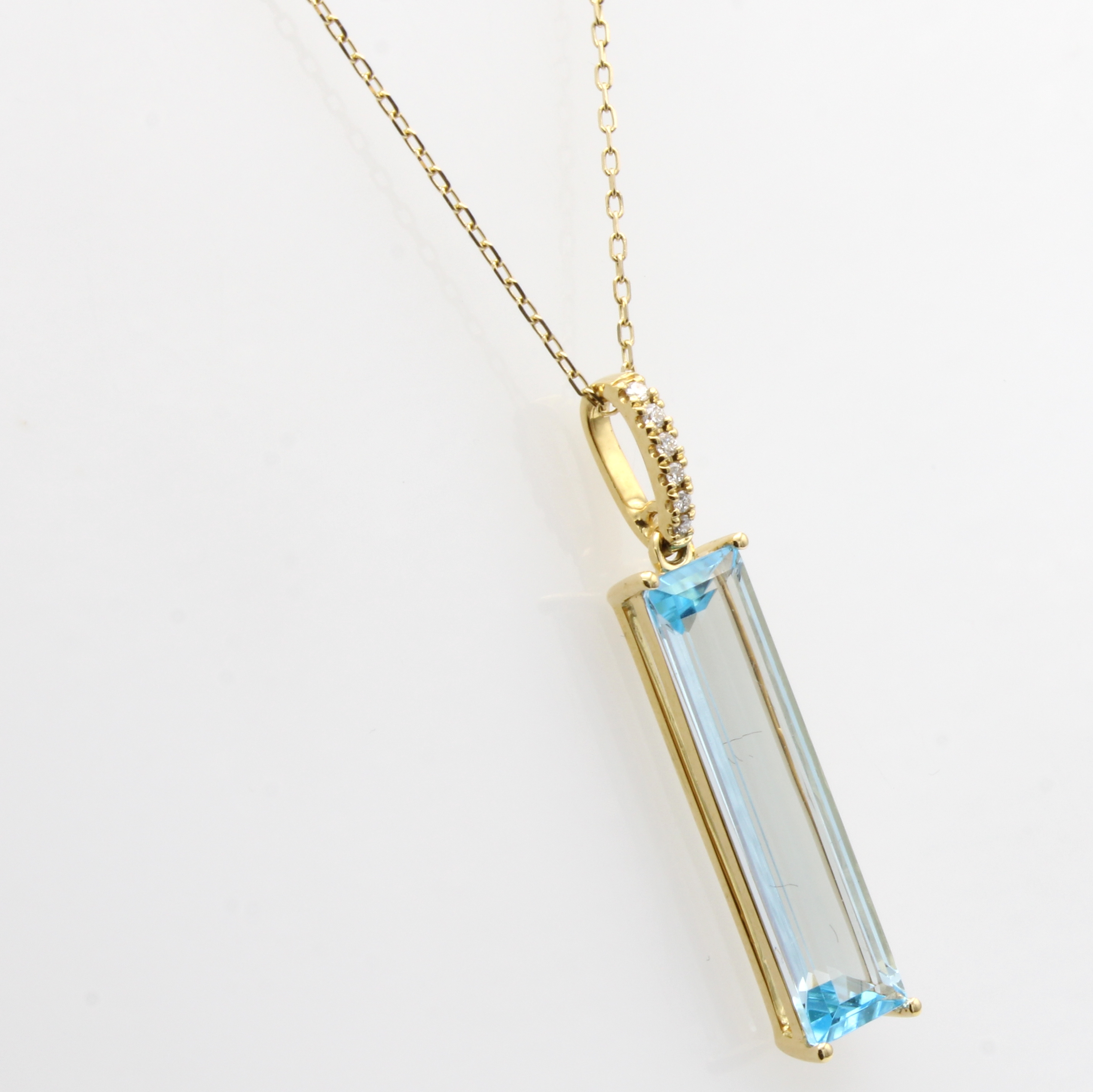 Image 27058574 - Anhänger mit Blautopas und Brillanten an Kette, GG 750/000, Topas (beh.) ca. 7 ct, 6 ...