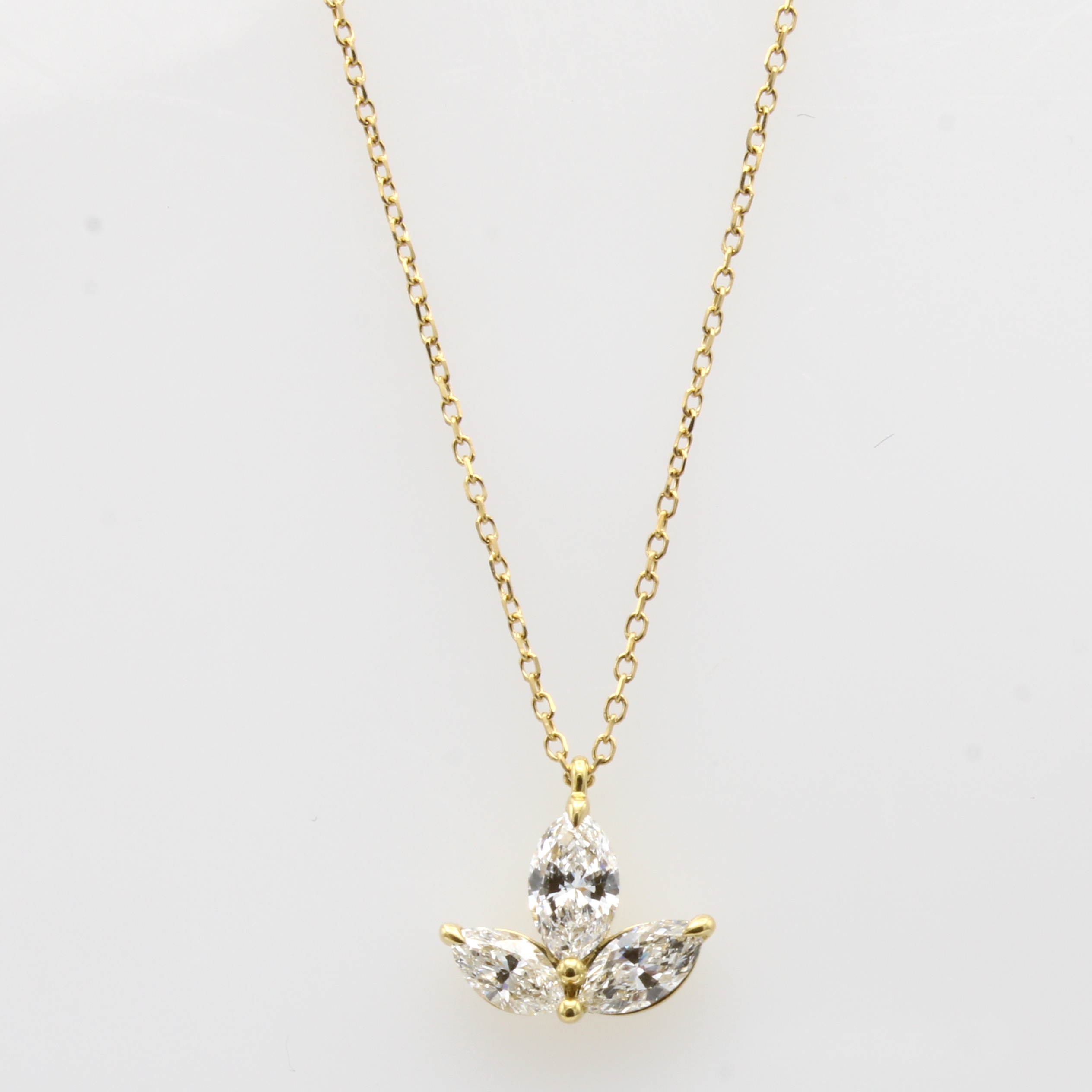 Image 27058589 - Anhänger mit Diamanten an Kette, GG 750/000,3 Diamantnav. zus. ca. 0.78 ct feines ...