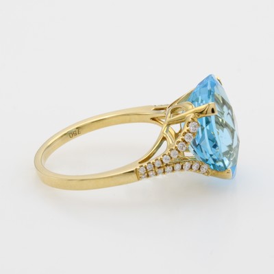 27058525b - Ring mit Blautopas und Brillanten, GG 750/000, geteilte Ringschultern, fac., ovaler ...