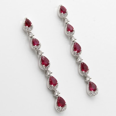27058570a - Paar Ohrstecker mit Rubinen und Brillanten, WG 750/000, 58 Brill. zus. ca. 0.59 ct ...
