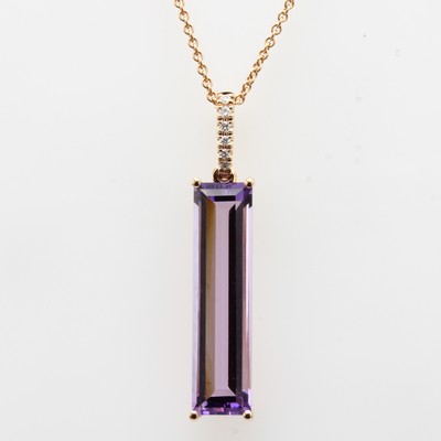 27058576a - Anhänger mit Amethyst und Brillanten an Kette, RG 750/000, Amethyst ca. 5.6 ct, 6 ...