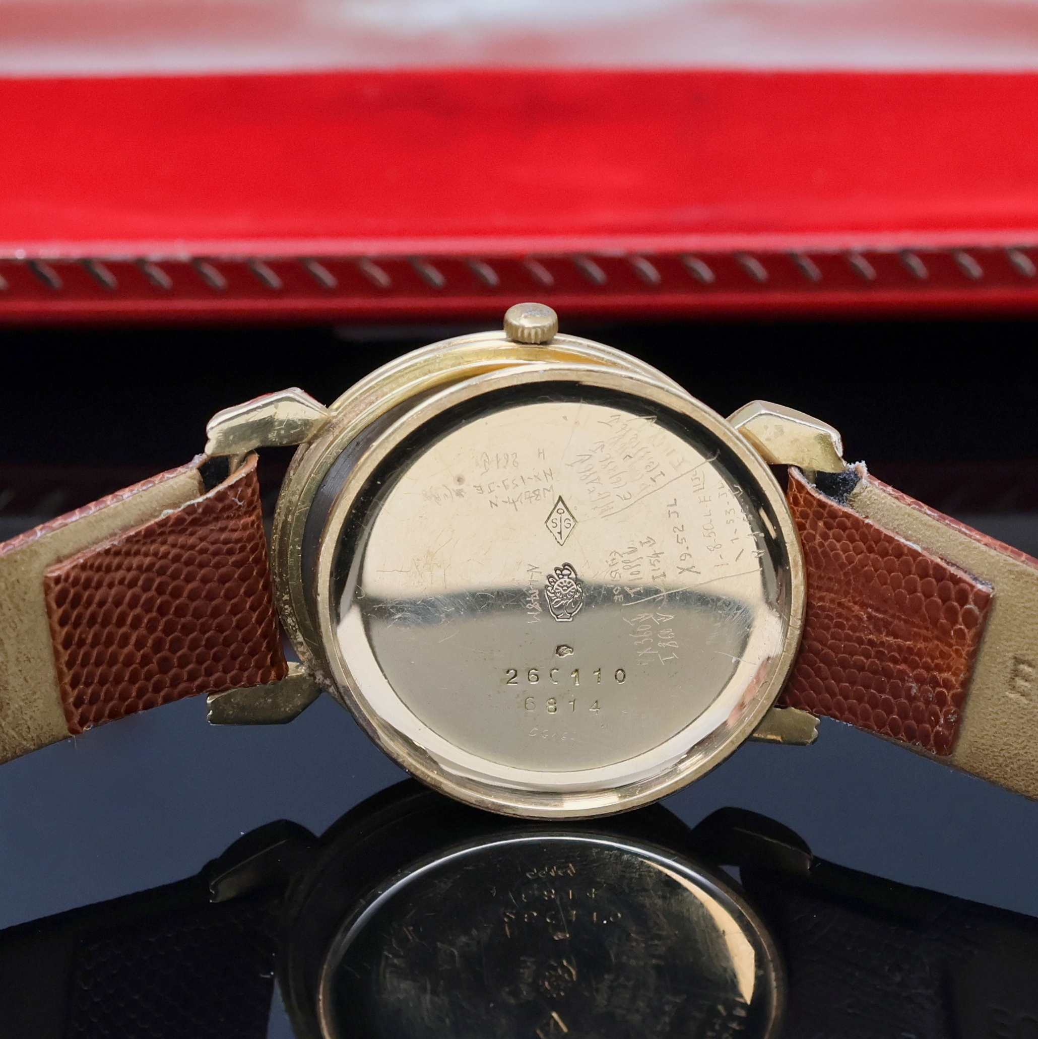 Detail e: MOVADO Armbanduhr in GG 750/000, Schweiz um 1940, Handaufzug, 3-teil. Geh. mit ausgef. Bandanst. rep./dell., Boden und Glasrand aufgedr., silb. ...