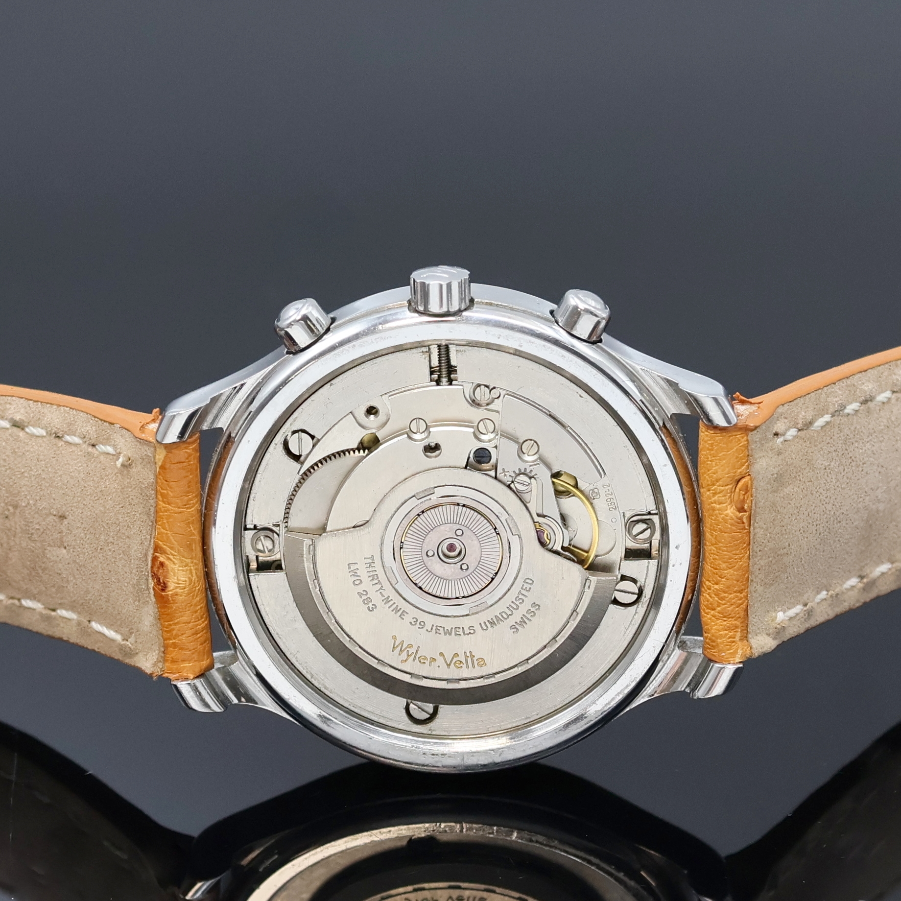 Detail d: WYLER VETTA Armbandchronograph in Stahl Referenz W.1105.47, Automatik, Schweiz um 1995, 3-teil. Geh., Boden und Glasrand aufgedr., weißes Zifferbl. ...