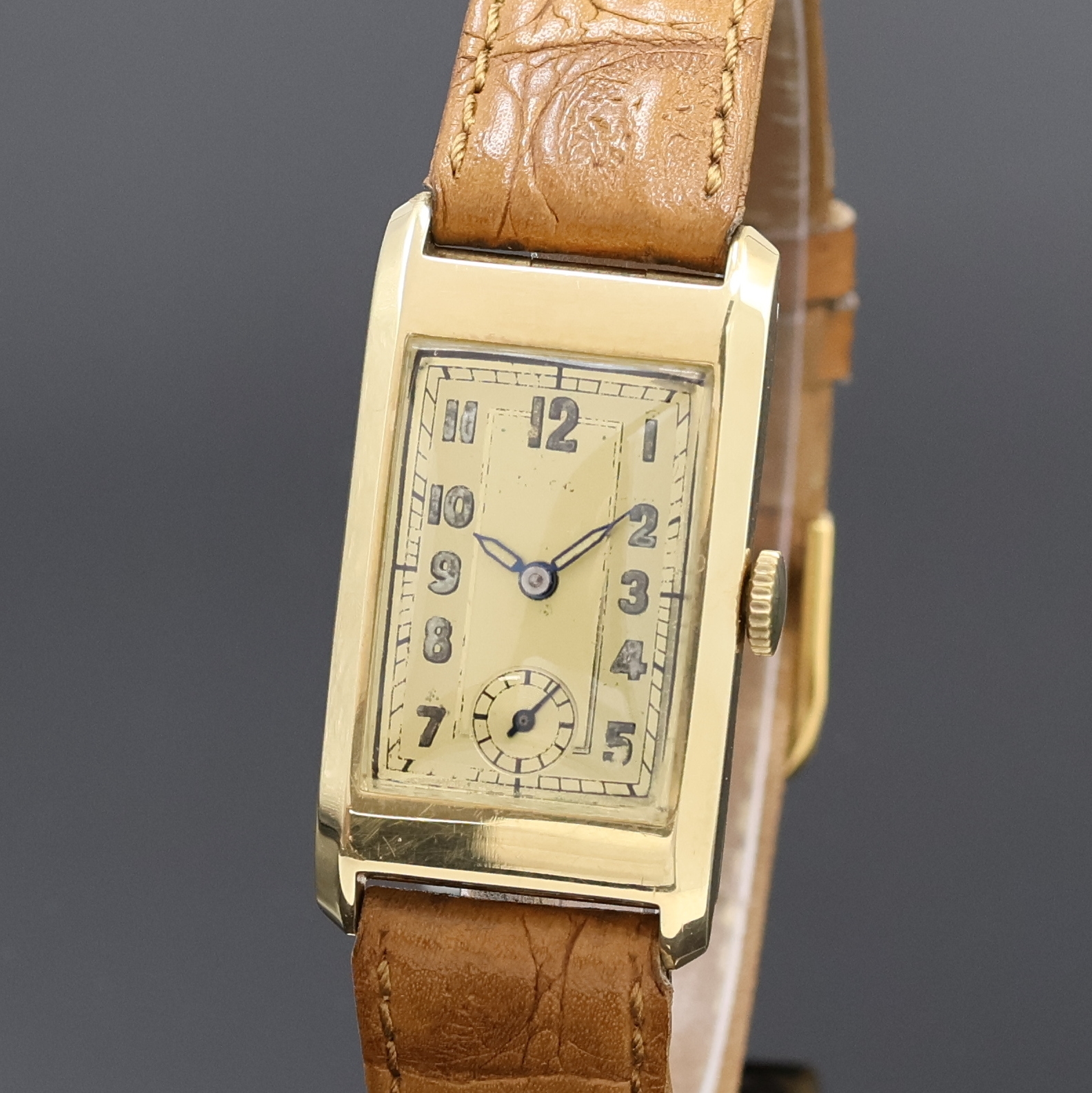 Detail a: LACO rechteckige Armbanduhr in GG 585/000, Deutschland um 1940, Handaufzug, 2-teil. Scharniergeh., gold. Duoton-Zifferbl. m. arab. Leuchtzahlen, ...