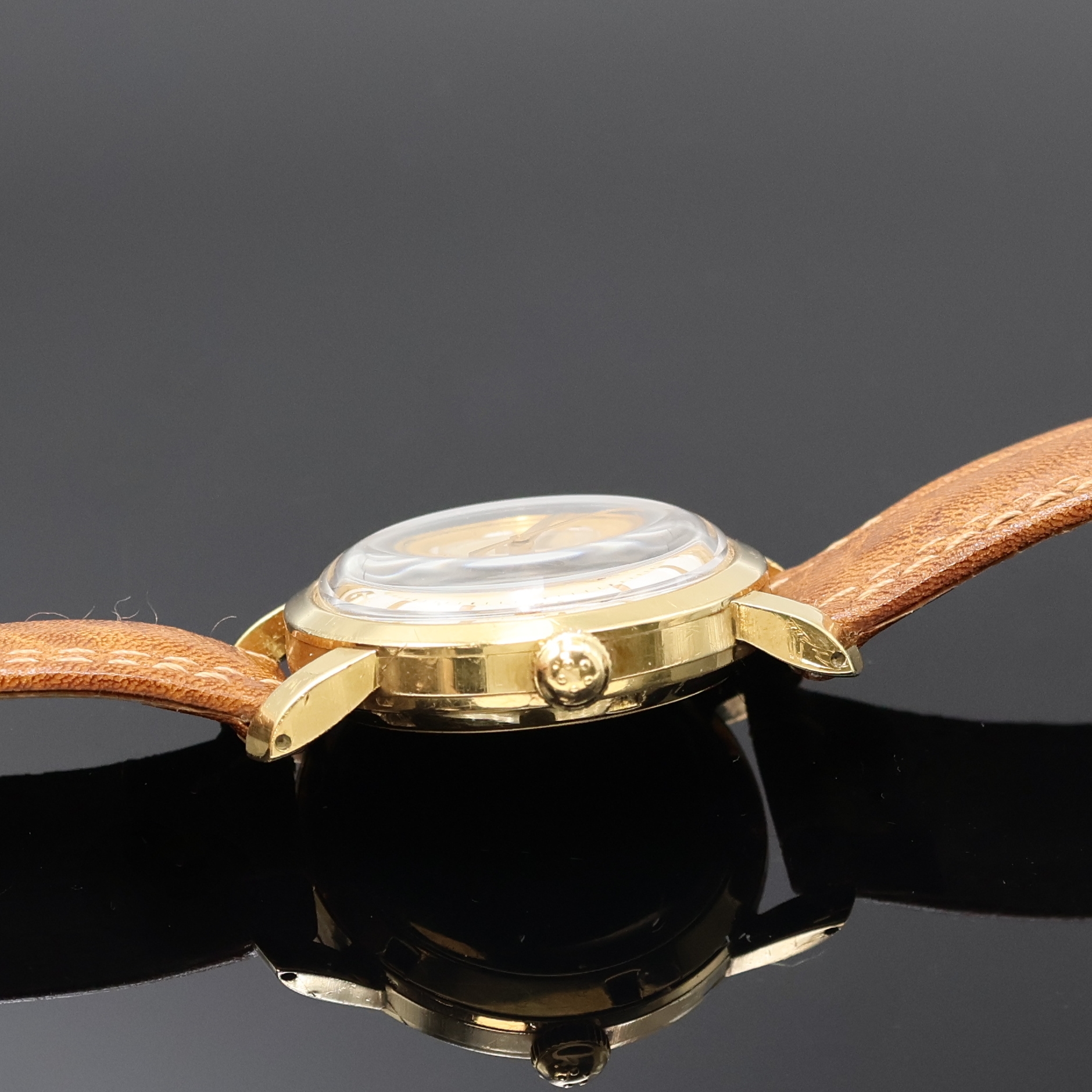 Detail b: ETERNA MATIC Herrenarmbanduhr in GG 585/000, Schweiz um 1950, Automatik, 2-teil. Geh., Boden verschr., silb. Duoton-Zifferbl., gold. Indizes und ...