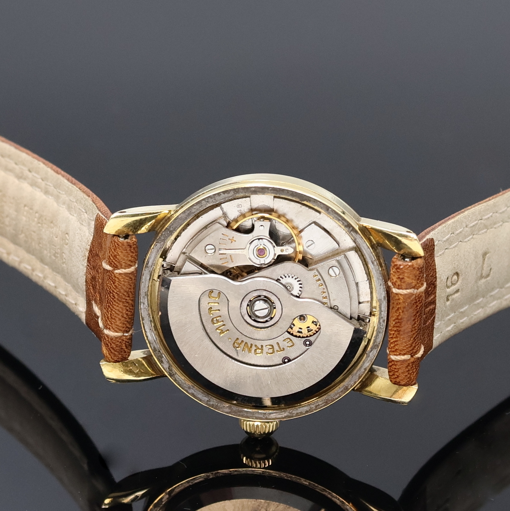 Detail e: ETERNA MATIC Herrenarmbanduhr in GG 585/000, Schweiz um 1950, Automatik, 2-teil. Geh., Boden verschr., silb. Duoton-Zifferbl., gold. Indizes und ...