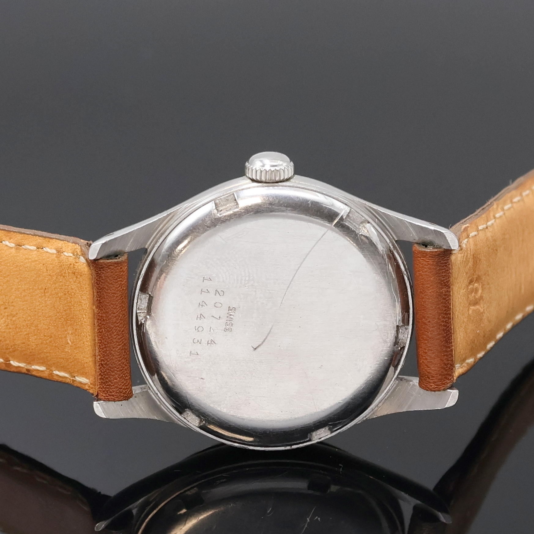 Detail c: UNIVERSAL GENEVE Armbanduhr in Stahl, Schweiz um 1940, Handaufzug, 2-teil. Geh., Boden verschr., silb. Zifferbl. m. arab. Leuchtzahlen pat., gebl. ...