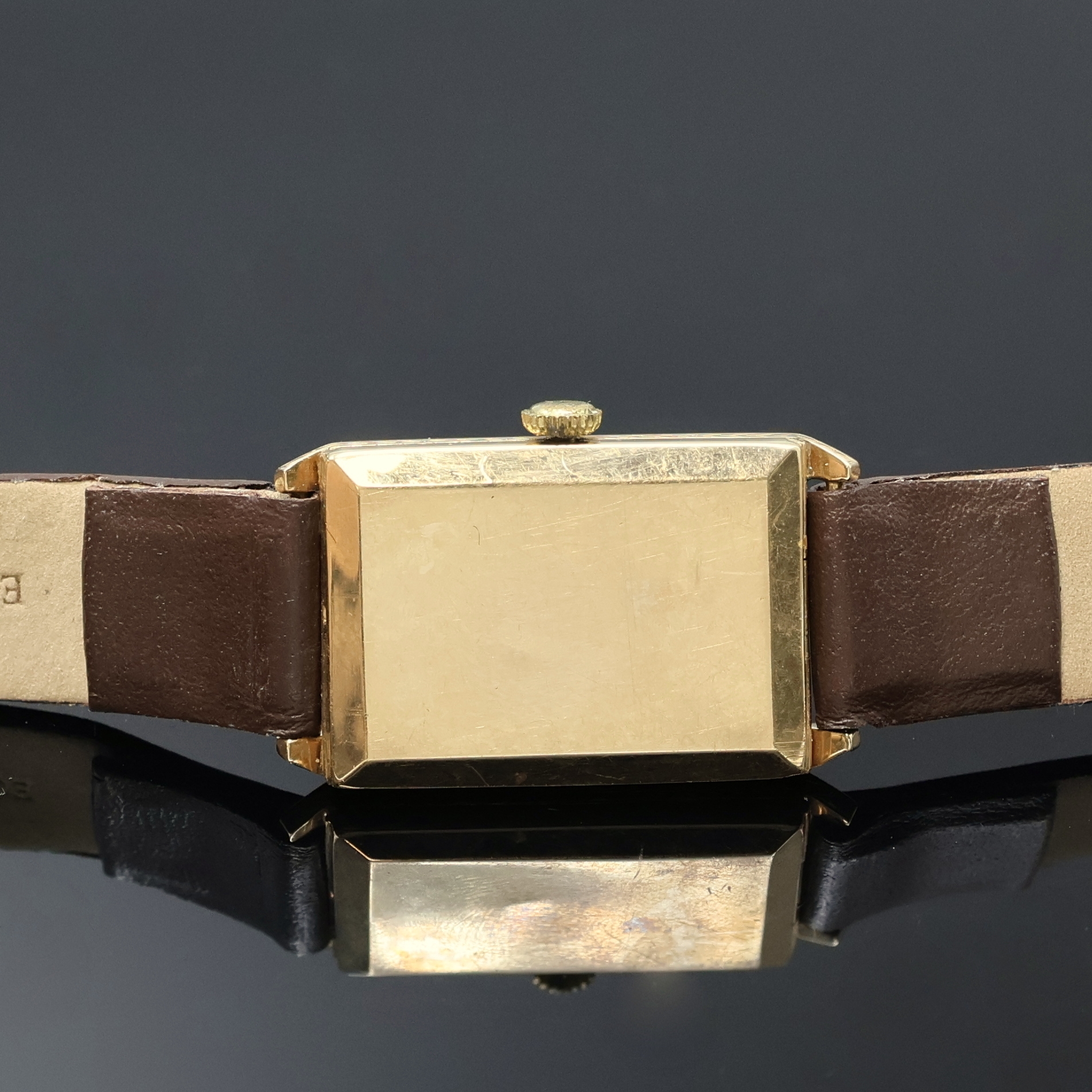 Detail c: TAVANNES rechteckige Armbanduhr in GG 585/000, Schweiz um 1930, Handaufzug, 2- teil. Scharniergeh., floral grav. Rand, gold. Zifferbl. m. arab. ...