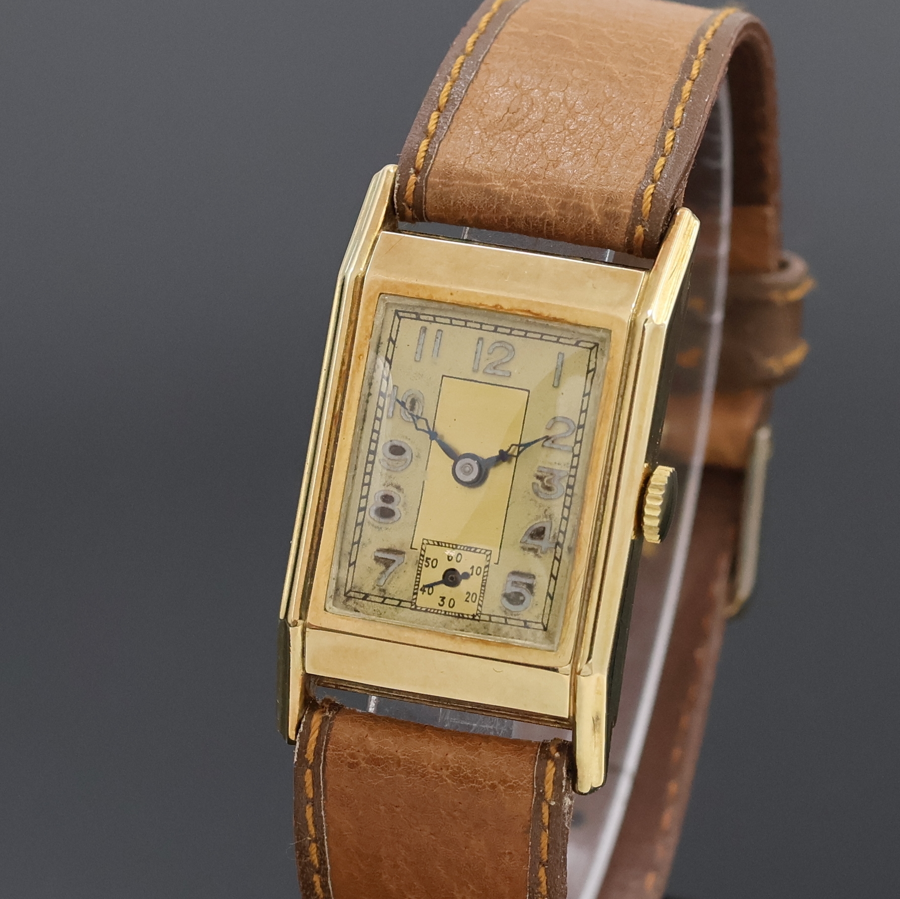 Detail a: HFB rechteckige Armbanduhr in GG 585/000, Deutschland um 1938, Handaufzug, 2-teil. Scharniergeh., gold. Duoton-Zifferbl. pat., gebl. Kathedralzeiger, ...
