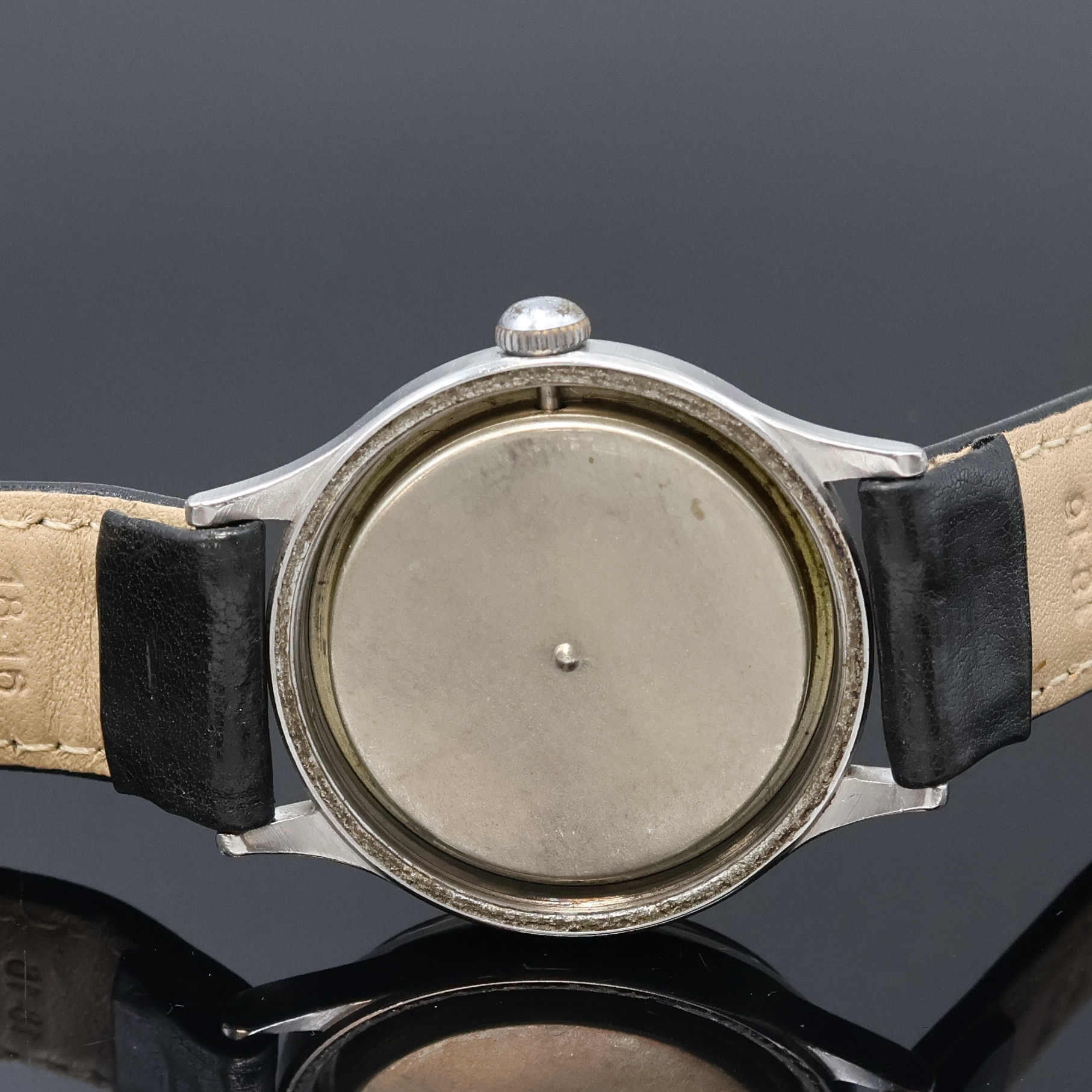 Detail d: ZENITH Herrenarmbanduhr des Deutschen Heeres in Stahl, Schweiz um 1940, Handaufzug, 2- teil. Geh., Boden verschr., schwarzes Glanzzifferblatt m. ...
