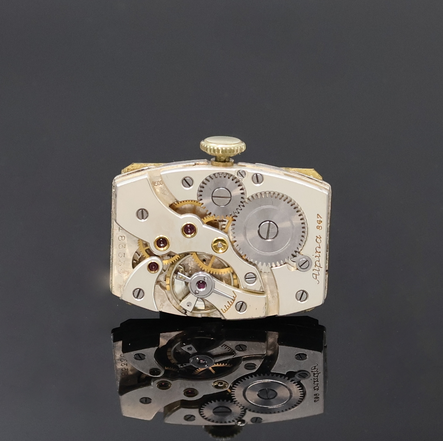 Detail e: ALPINA rechteckige Armbanduhr in GG 585/000, Schweiz um 1935, Handaufzug, 2-teil. Scharniergeh., Boden m. Widmungsgravur, gold. Zifferbl. gold. arab. ...