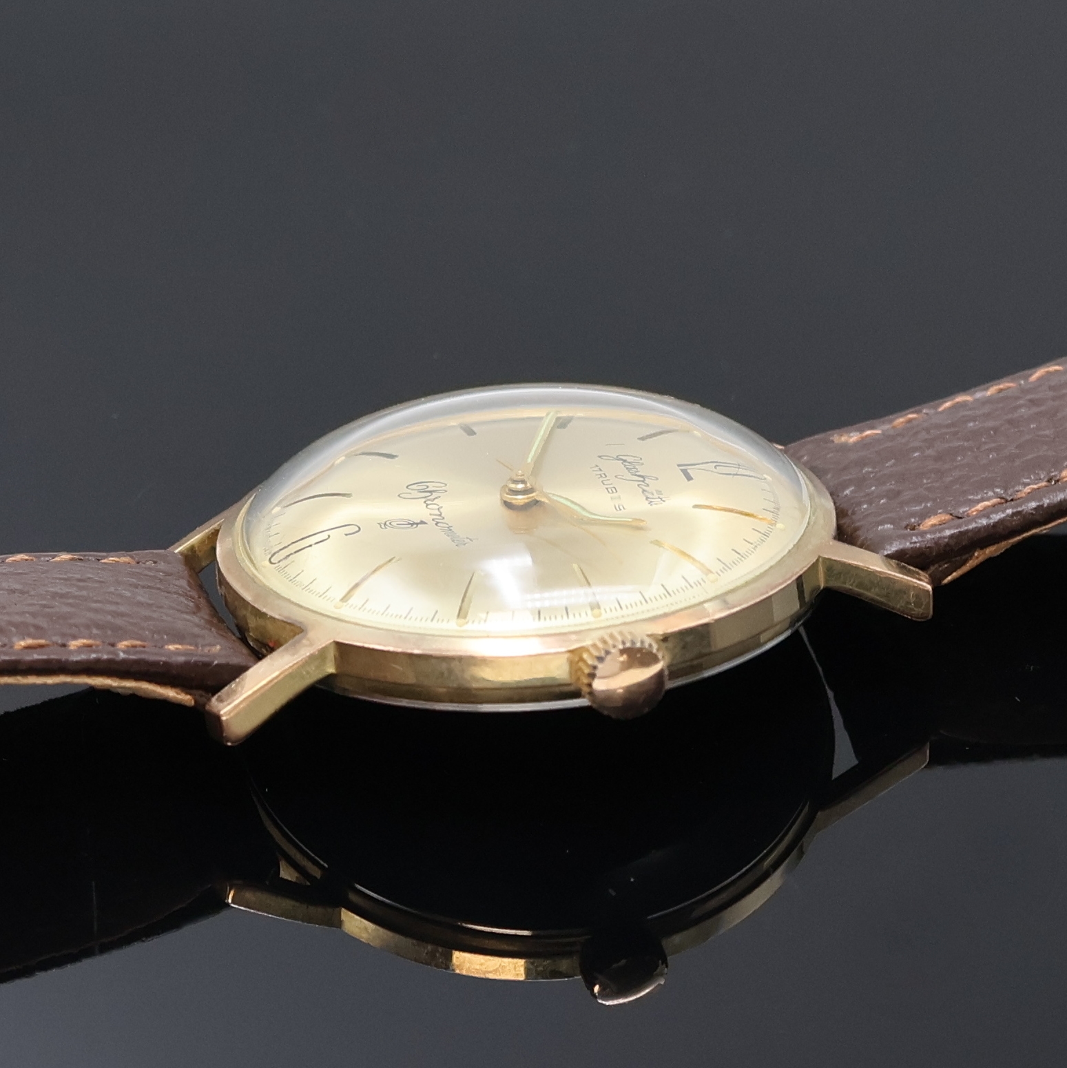 Detail b: GUB seltene Chronometer-Herrenarmbanduhr, DDR um 1970, Handaufzug, verg. Geh., Stahlboden m. Chronometer-Hinweis aufgedr., gold. Zifferbl. bez. ...