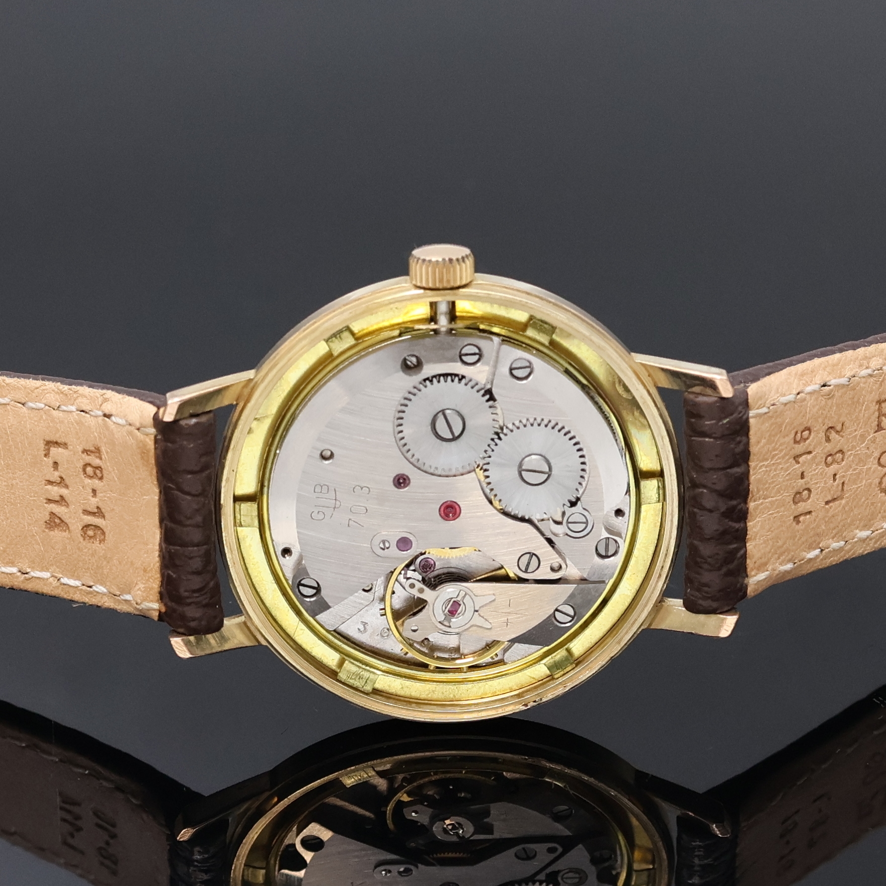 Detail d: GUB seltene Chronometer-Herrenarmbanduhr, DDR um 1970, Handaufzug, verg. Geh., Stahlboden m. Chronometer-Hinweis aufgedr., gold. Zifferbl. bez. ...