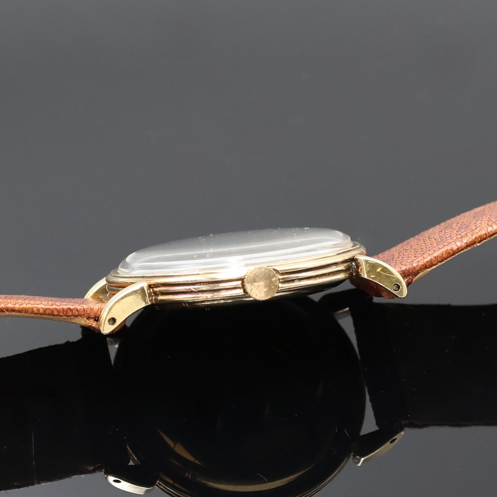 Detail b: MOVADO Herrenarmbanduhr in GG 585/000, Schweiz um 1940, Handaufzug, 2-teil. Geh., Lünette aufgedr., Tropfenförm. Bandanst., silb. Zifferbl. m. ...