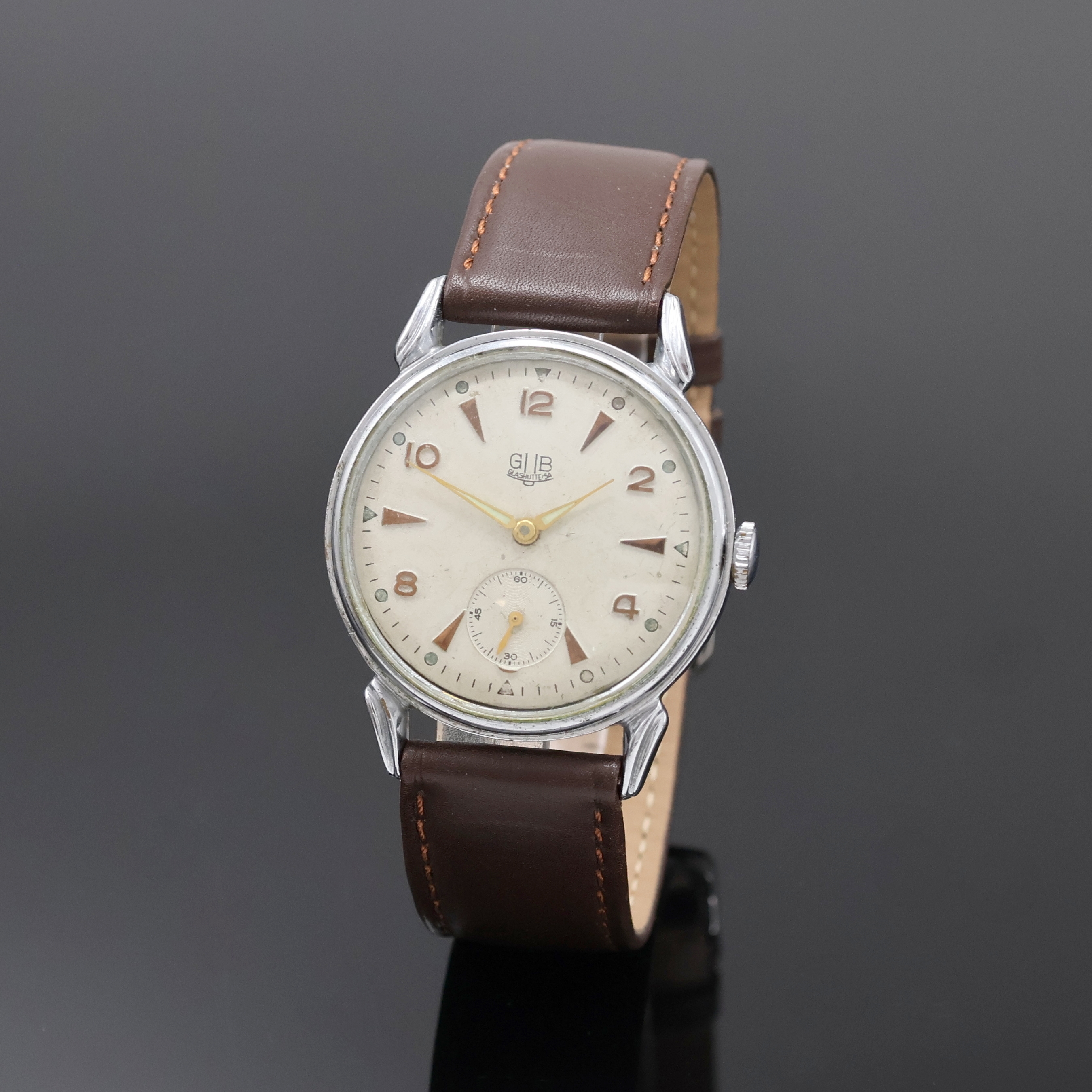 GUB verchromte Herrenarmbanduhr Kaliber 60, DDR um 1955, Handaufzug, 3-teil. Geh. m. bet. Bandanst. ber., Stahlboden und Glasrand aufgedr., silb. ...