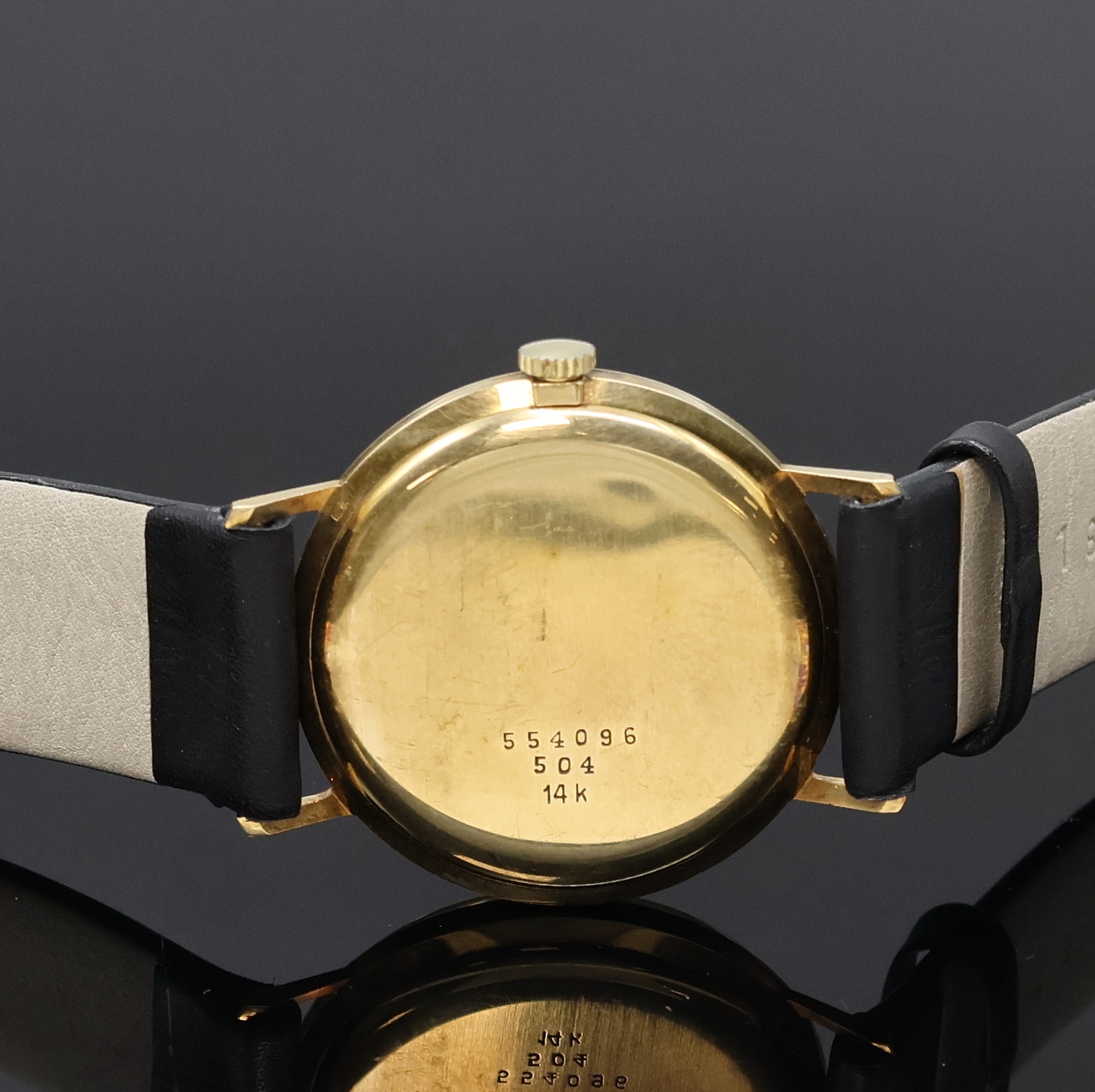 Detail c: ALTUS elegante Herrenarmbanduhr in GG 585/000, Schweiz um 1960, Handaufzug, 3-teil. Geh., Boden und Glasrand aufgedr., silb. Zifferbl. m. gold. ...