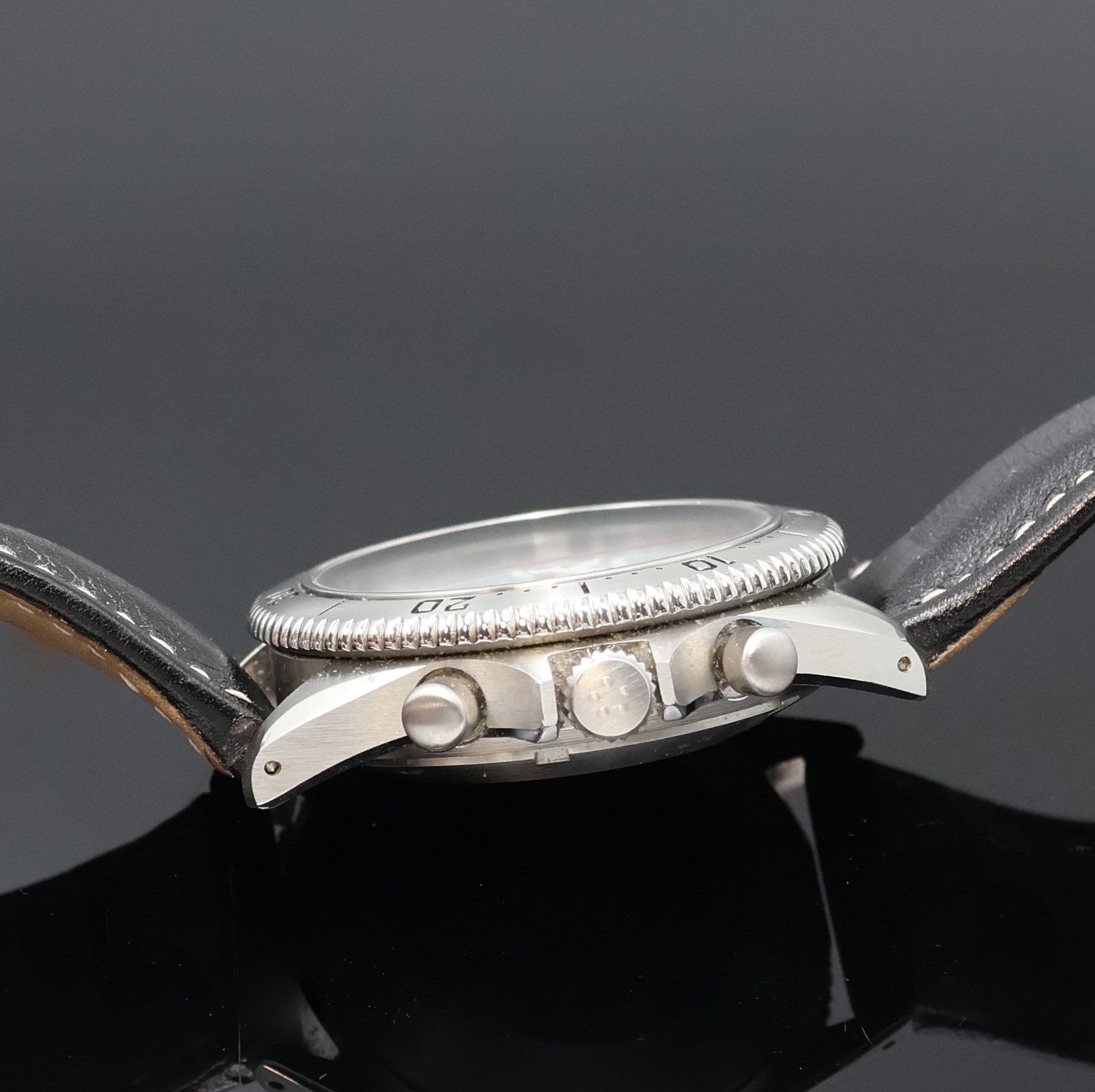 Detail b: ETERNA MATIC Air-Force III Armbandchronograph in Stahl Referenz 674.8408.41, Automatik, Schweiz um 2000, Boden und Krone verschr., schwarzes ...