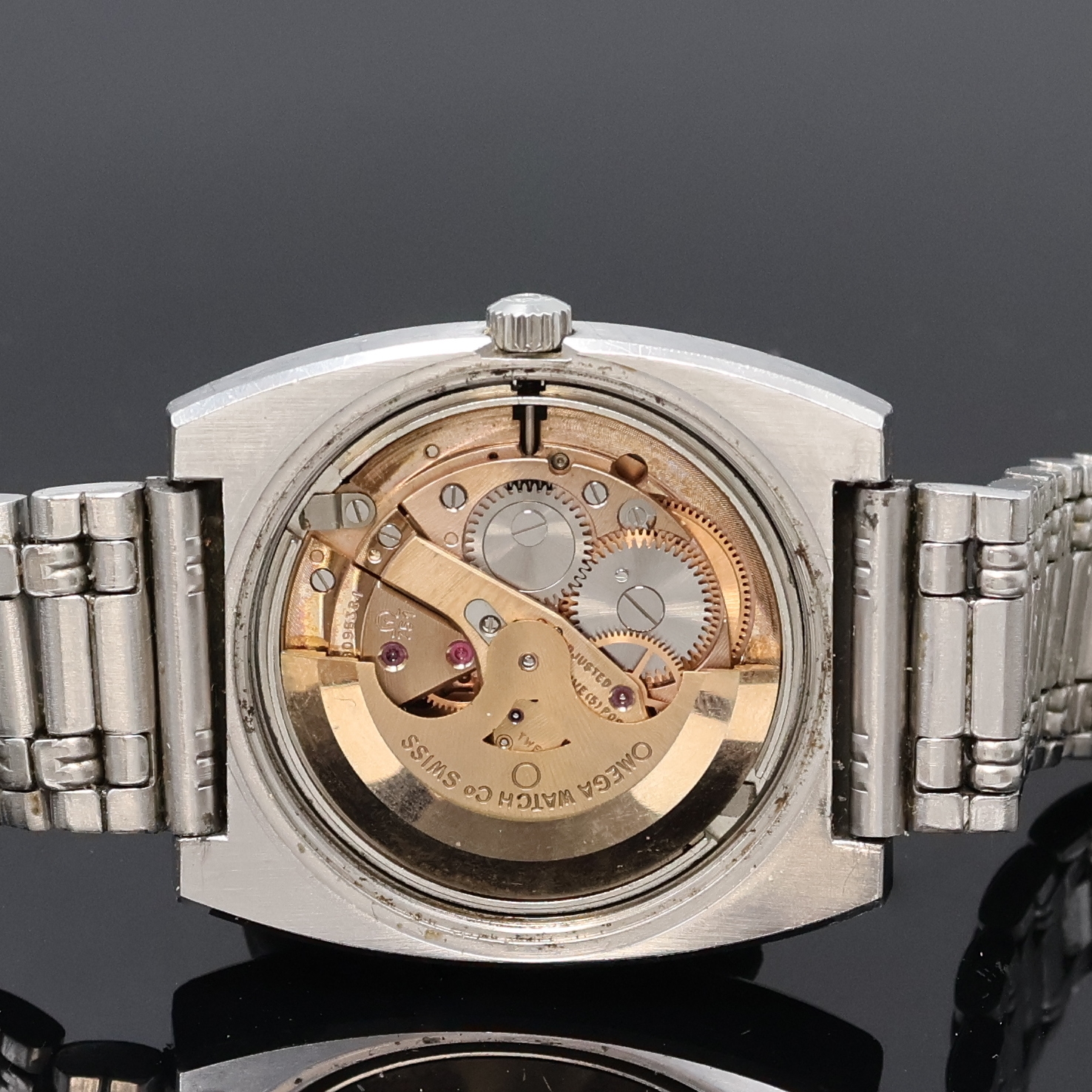 Detail d: OMEGA Constellation Herrenarmbanduhr in Stahl/WG Referenz 168.041, Schweiz um 1969, Automatik, tonneauförmiges Geh. m. geriffelter WG Lünette, im ...