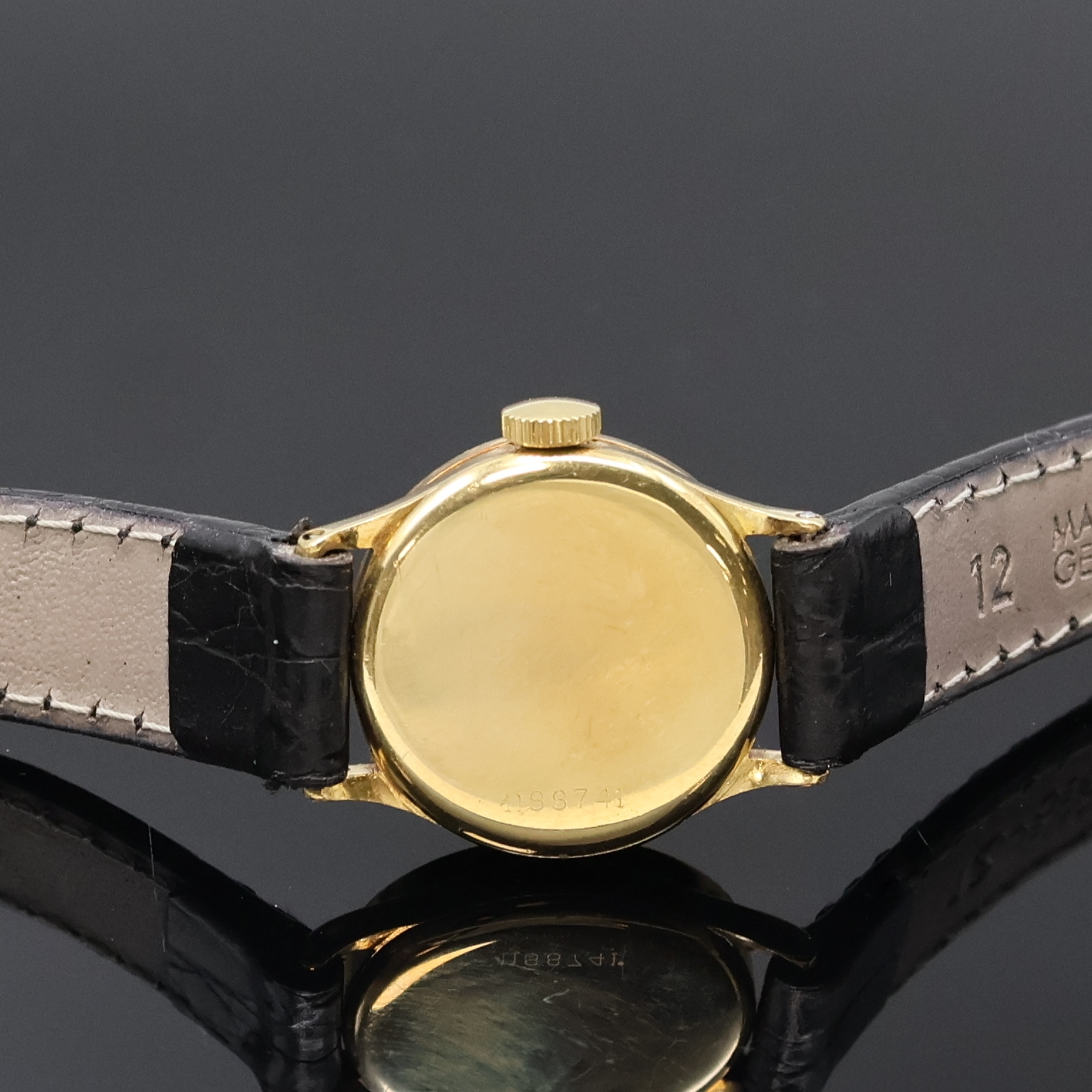 Detail c: IWC Damenarmbanduhr in GG 750/000, Schweiz um 1945, Handaufzug, 3-teil. Geh., Boden und Glasrand aufgedr., silb. Zifferbl. rest., orig. ...