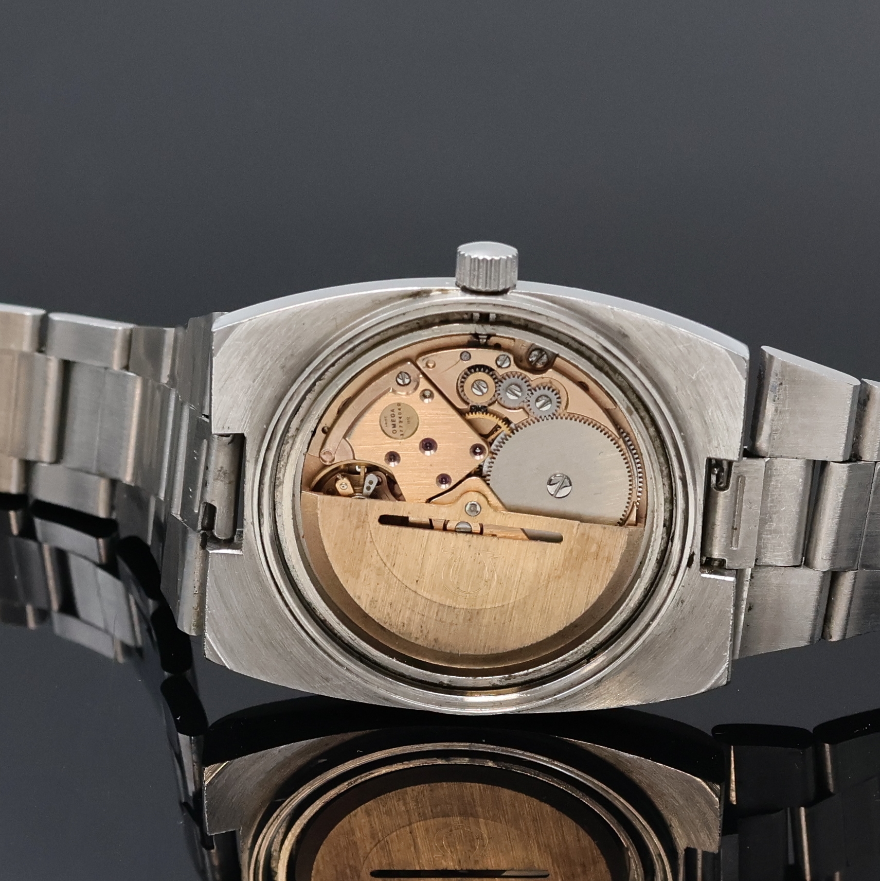 Detail e: OMEGA Geneve Herrenarmbanduhr in Stahl Referenz 166.0191, Schweiz um 1974, Automatik, 2-teil. TV-Screen Geh. m. integriertem Stahlband Ref. 1233/215, ...